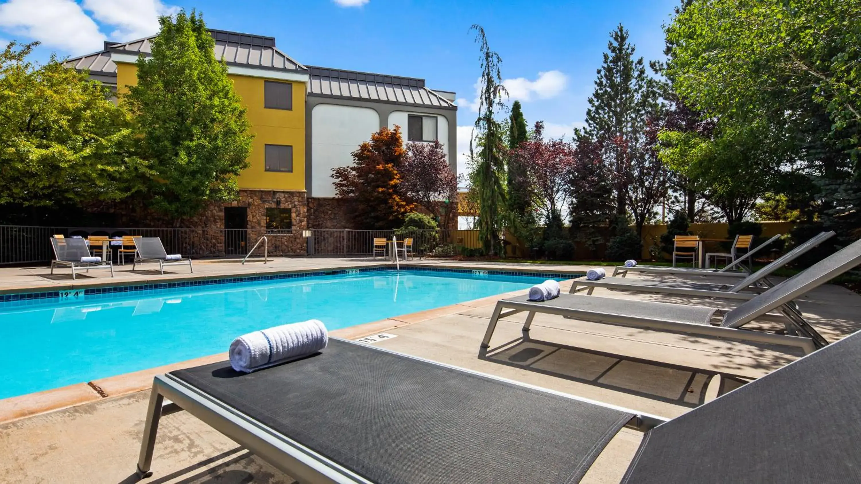 Property building in Best Western Plus Olympic Inn Property building in Best Western Plus Olympic Inn