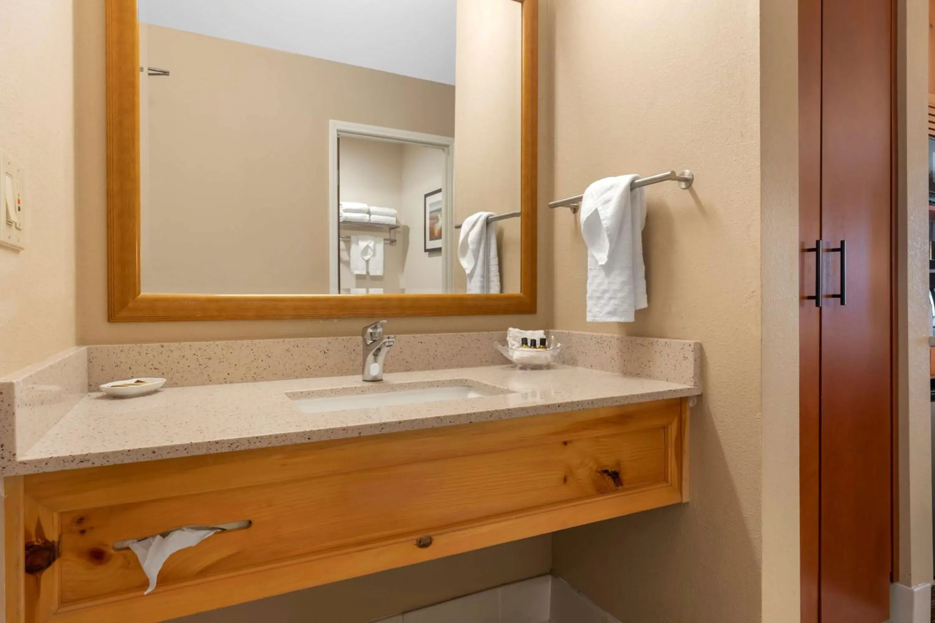 Bathroom in Best Western Plus Olympic Inn Bathroom in Best Western Plus Olympic Inn