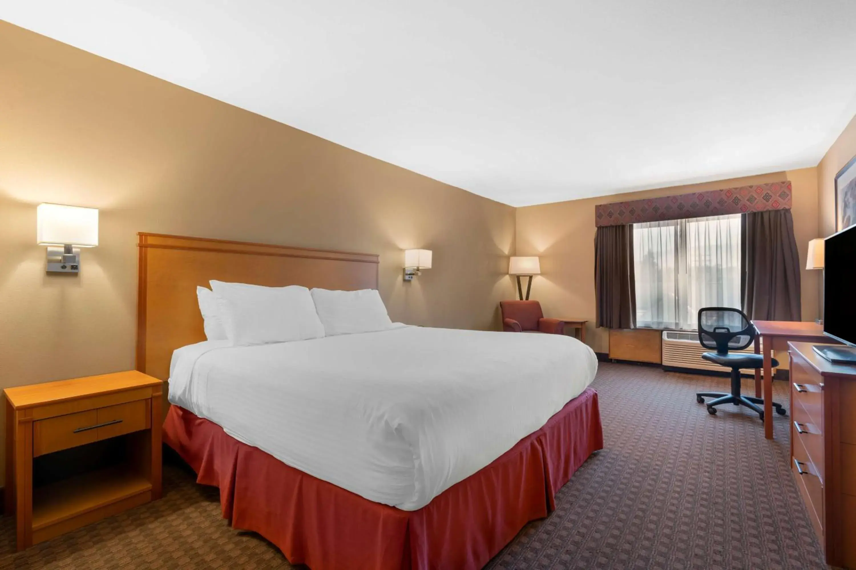 Bedroom, Bed in Best Western Plus Olympic Inn Bedroom, Bed in Best Western Plus Olympic Inn