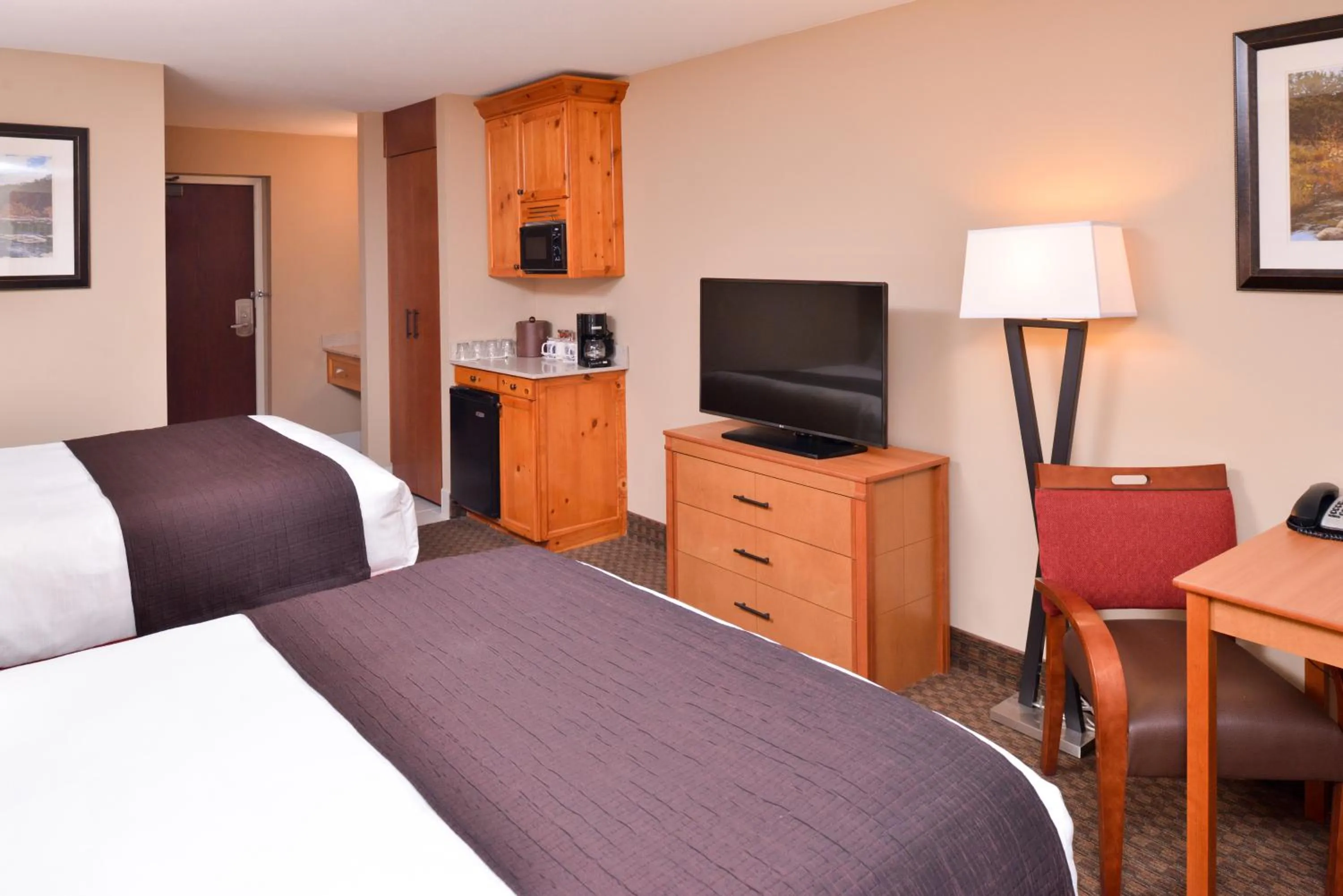 Photo of the whole room, Bed in Best Western Plus Olympic Inn