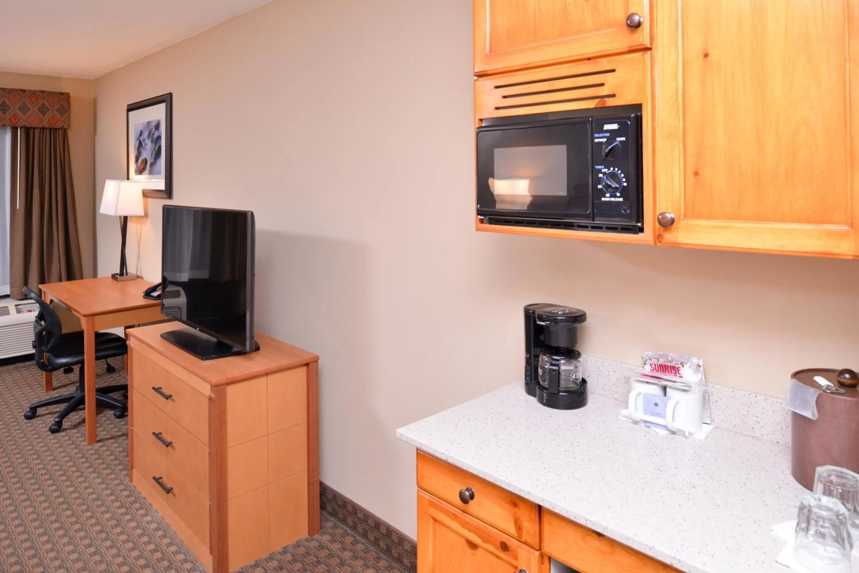 TV and multimedia in Best Western Plus Olympic Inn