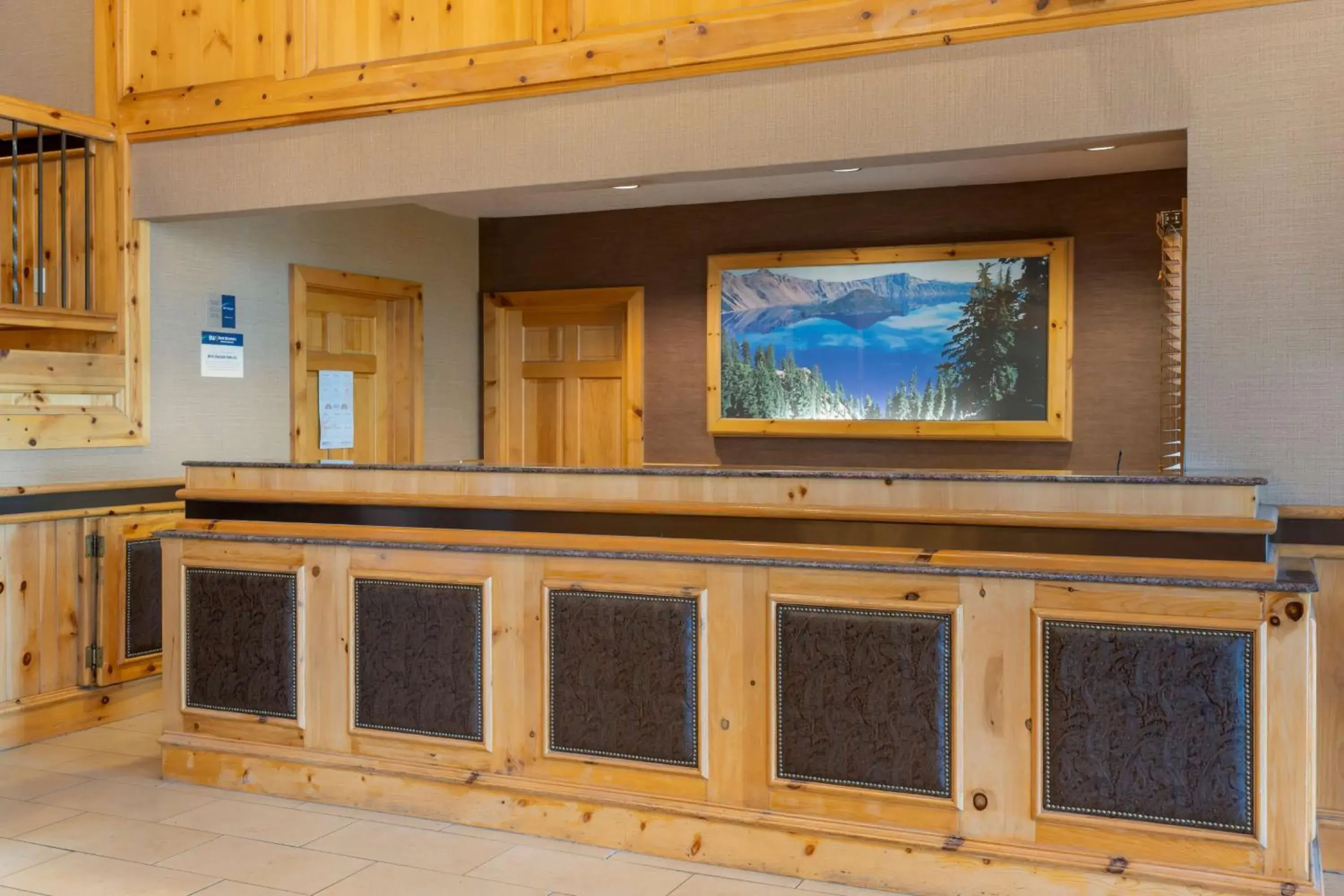 Lobby or reception in Best Western Plus Olympic Inn Lobby or reception in Best Western Plus Olympic Inn