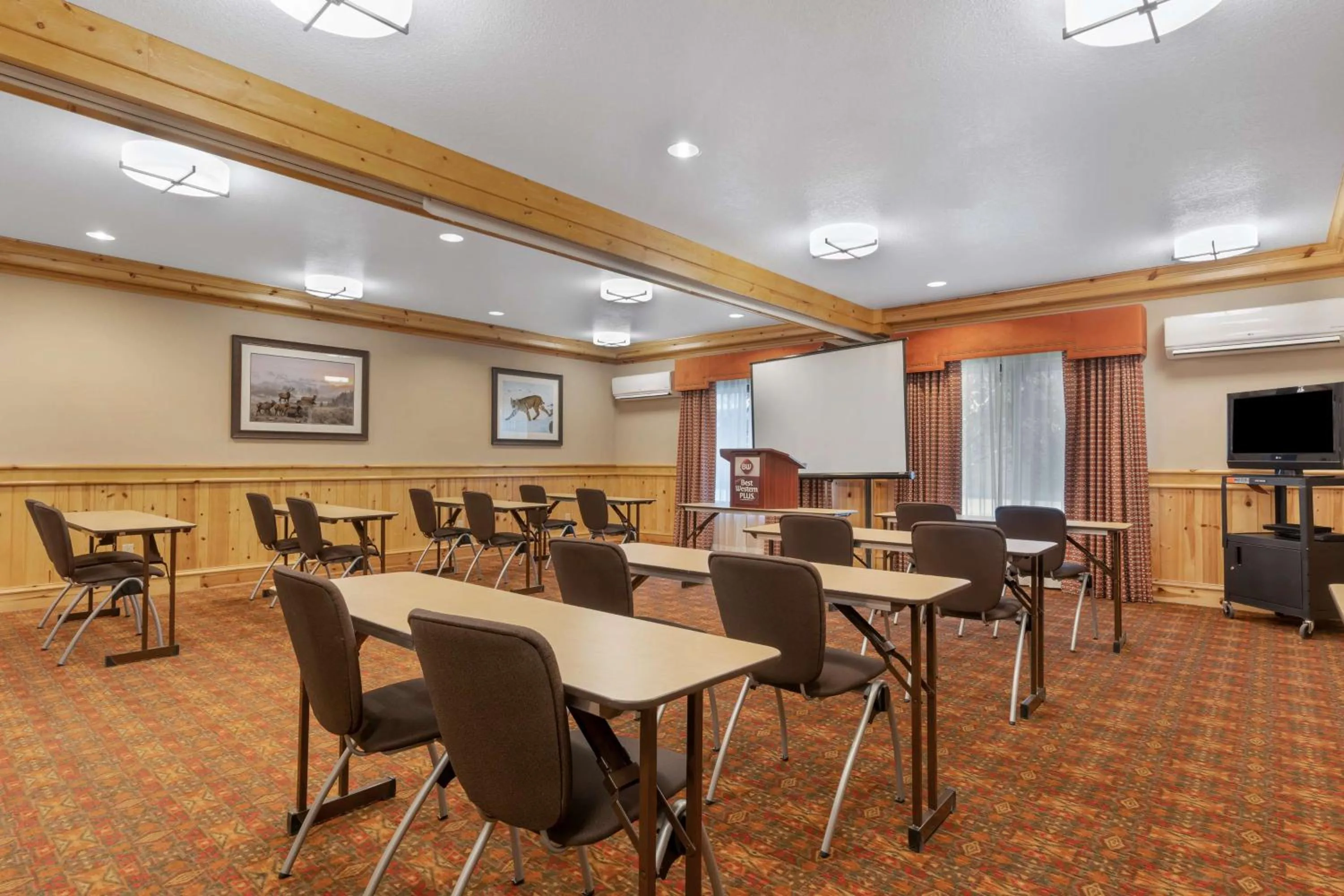 Meeting/conference room in Best Western Plus Olympic Inn