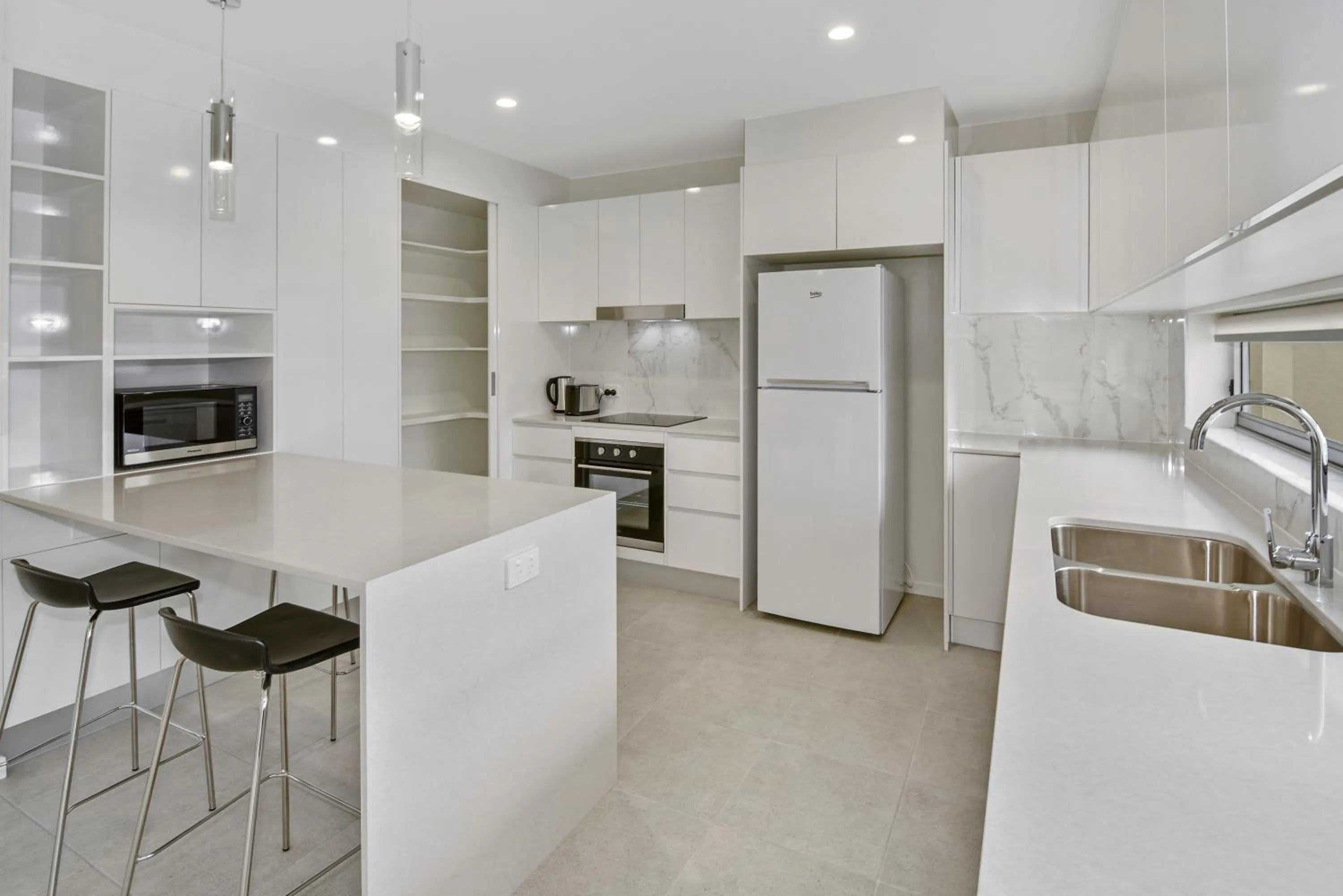 Kitchen or kitchenette in Aquarius Kawana