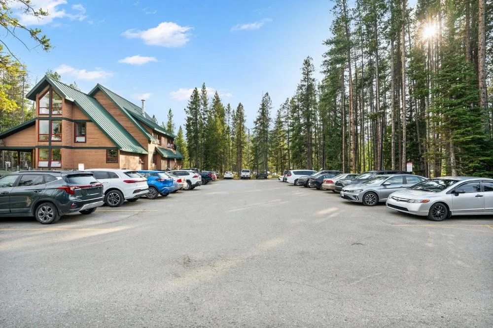 Parking in HI Lake Louise Alpine Centre - Hostel