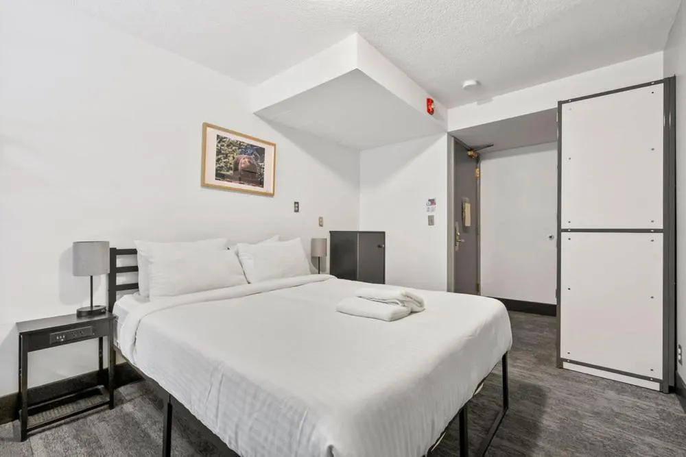 Bed in HI Lake Louise Alpine Centre - Hostel