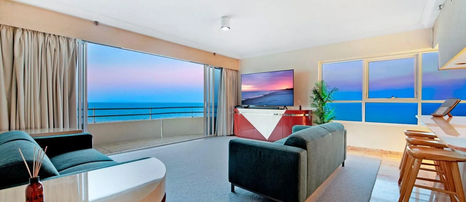 TV and multimedia in Zenith Ocean Front Apartments Gold Coast - Official Listing