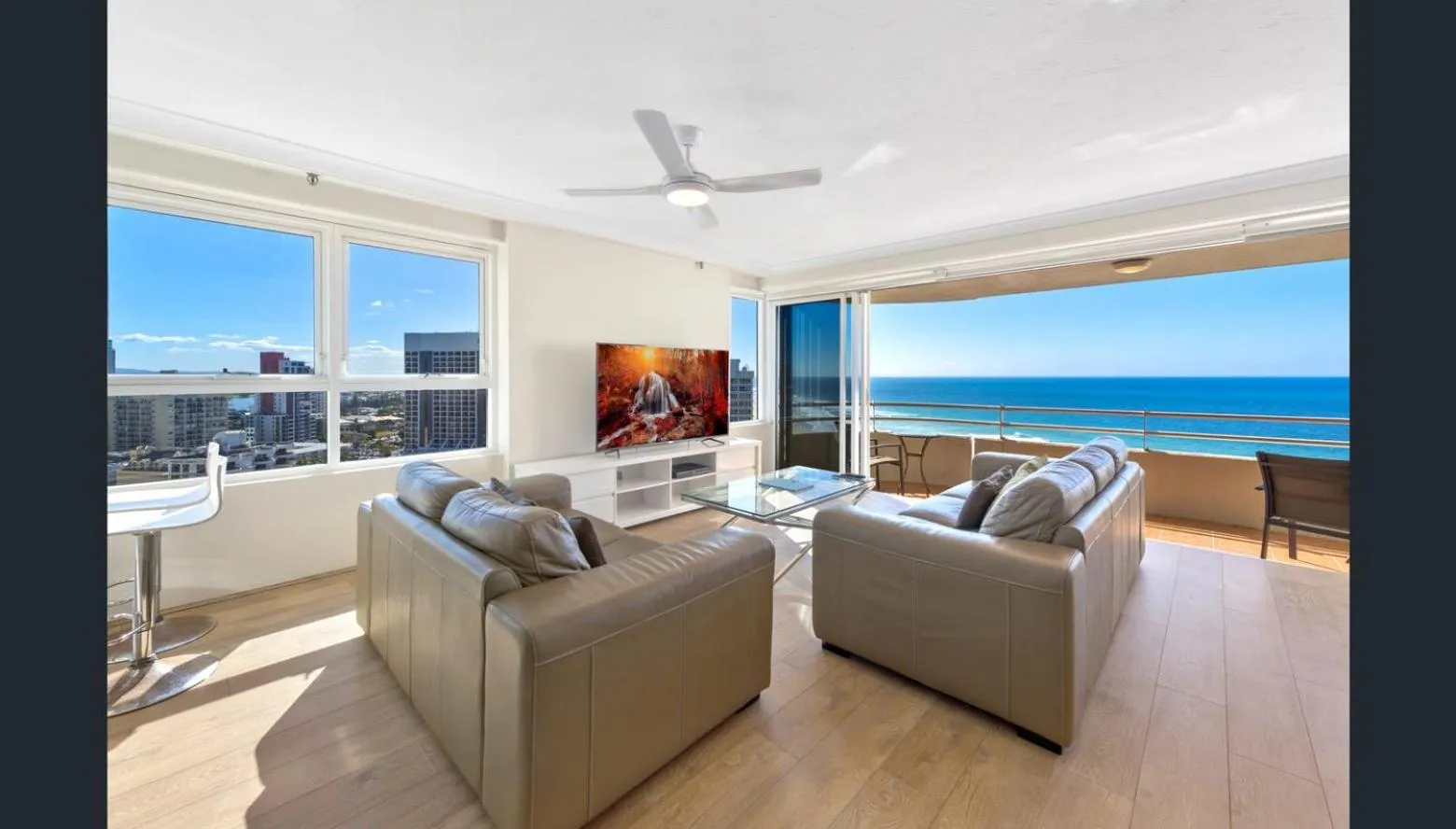 TV and multimedia in Zenith Ocean Front Apartments Gold Coast - Official Listing
