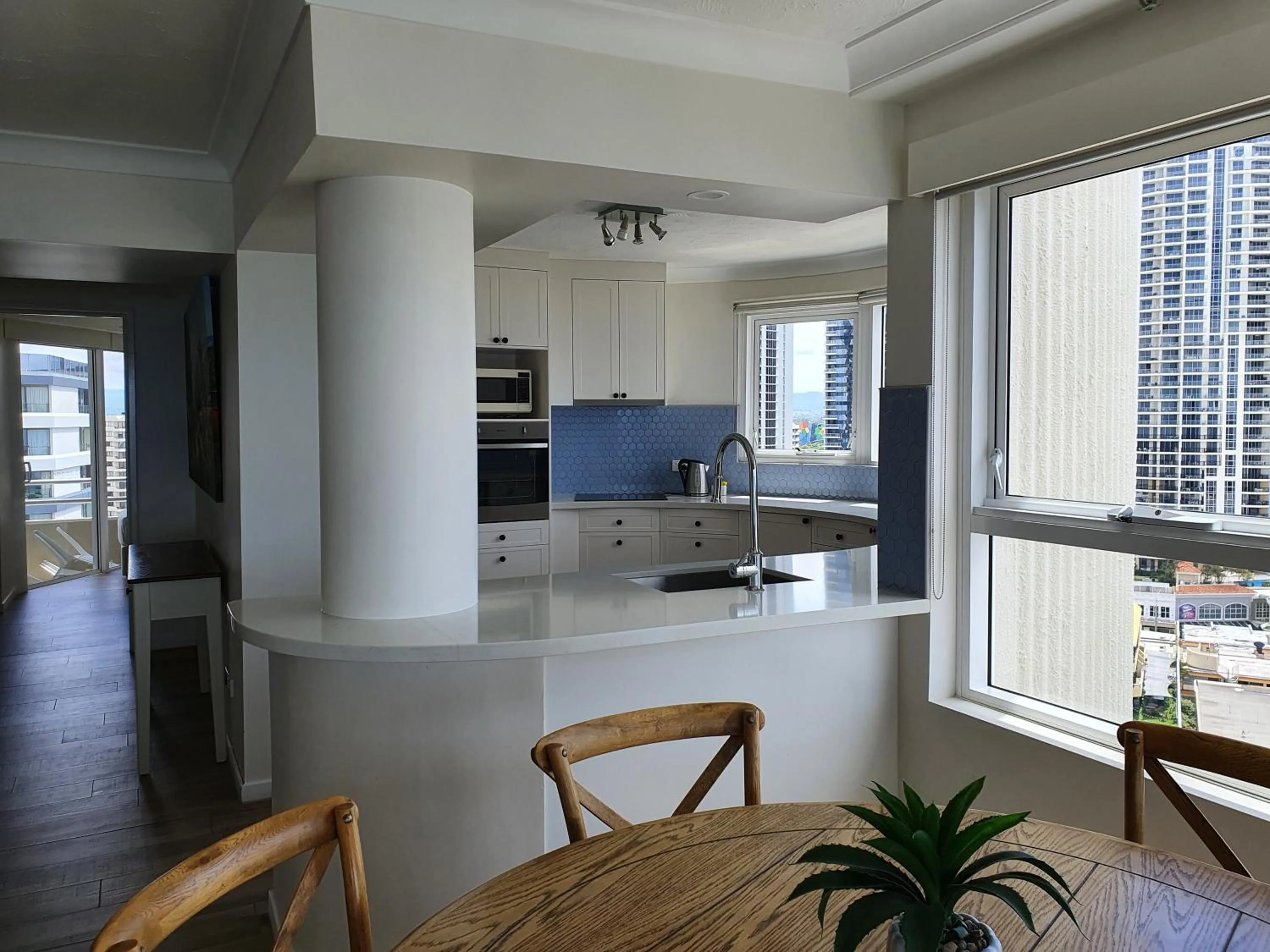 TV and multimedia in Zenith Ocean Front Apartments Gold Coast - Official Listing