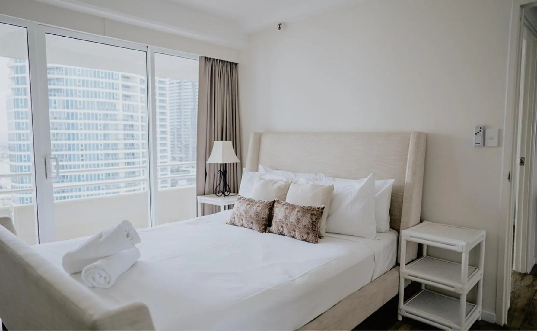 Bed in Zenith Ocean Front Apartments Gold Coast - Official Listing