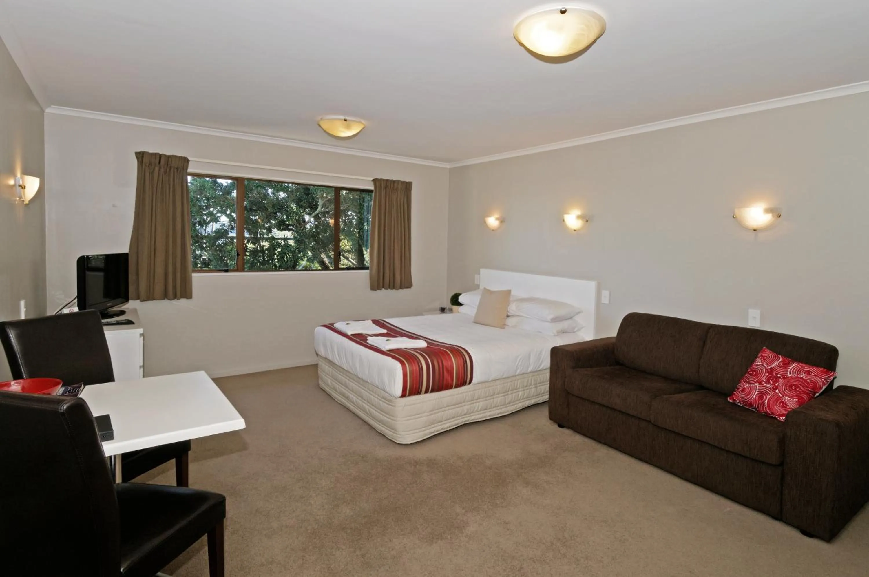 Photo of the whole room, Bed in Airport Harbour Motel