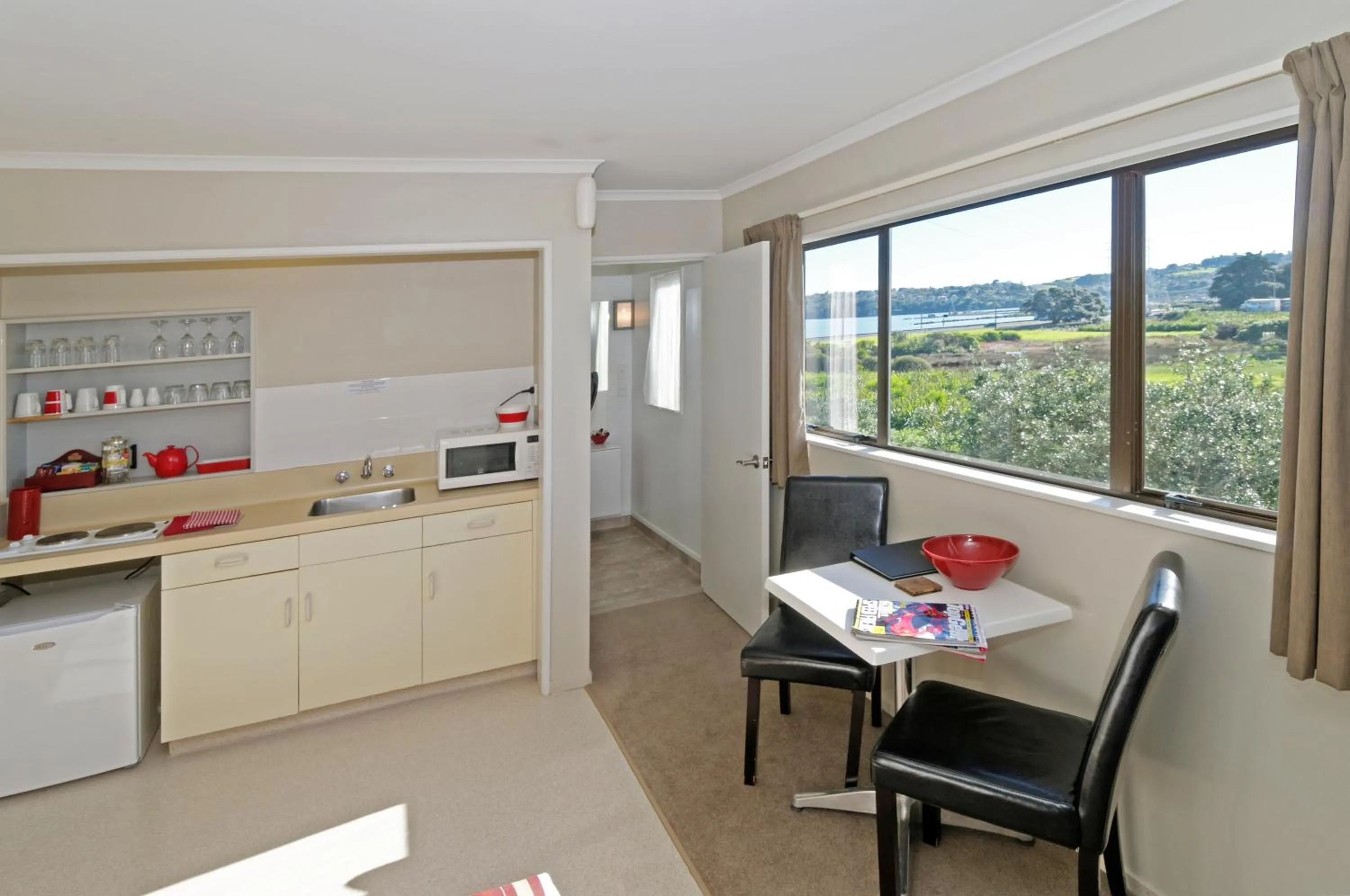 Day in Airport Harbour Motel