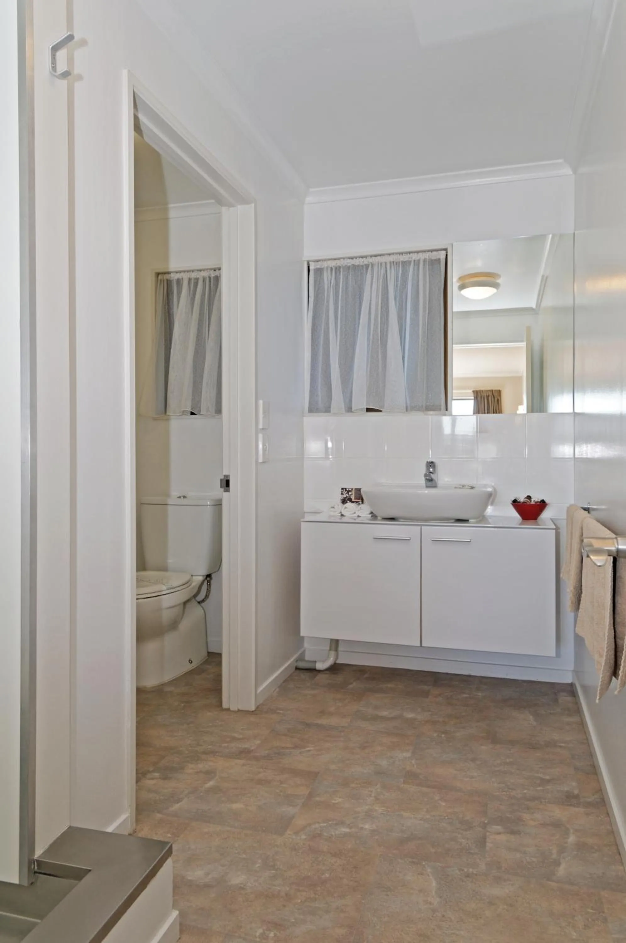 Bathroom in Airport Harbour Motel