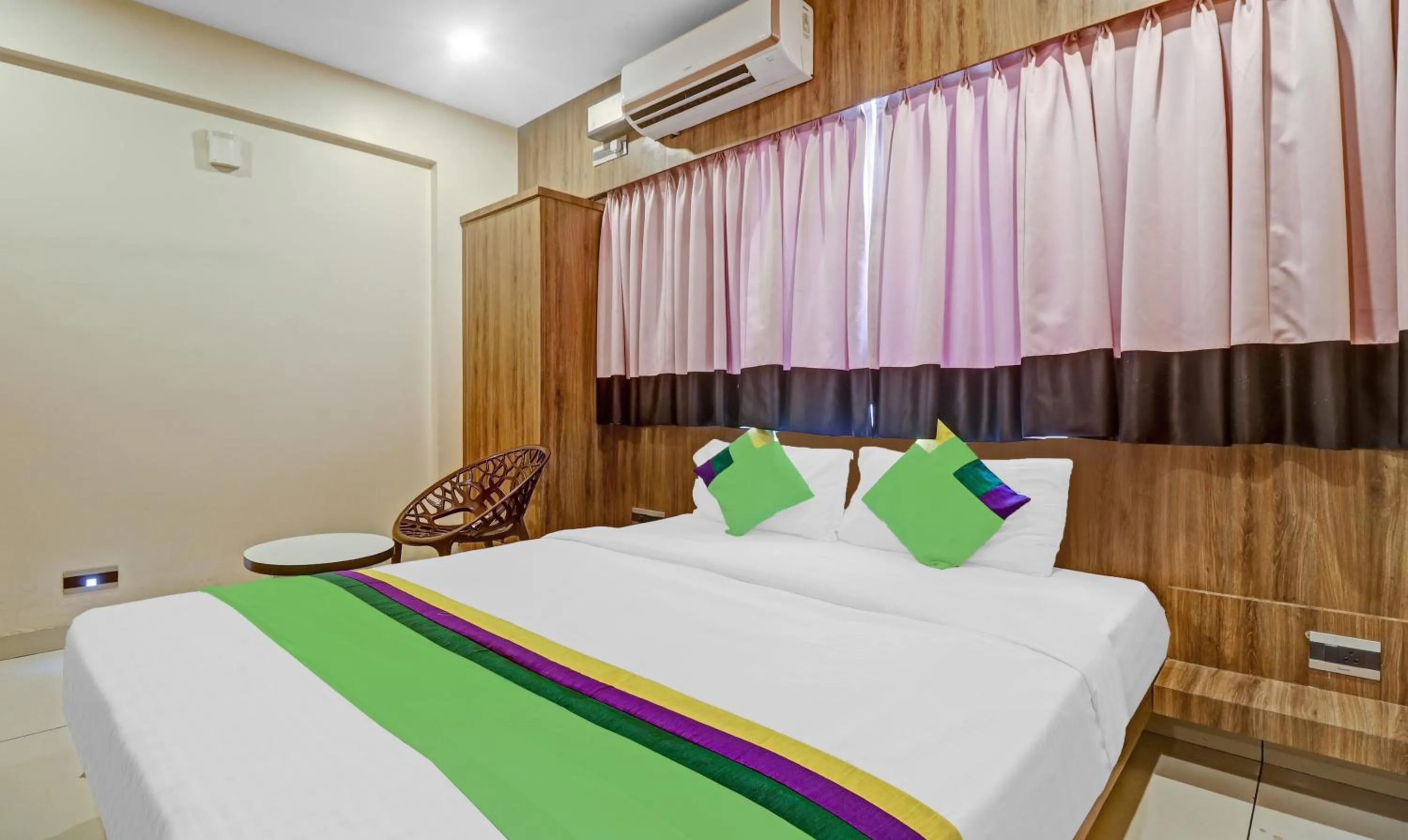Bed in Treebo Silver Key, Marathahalli