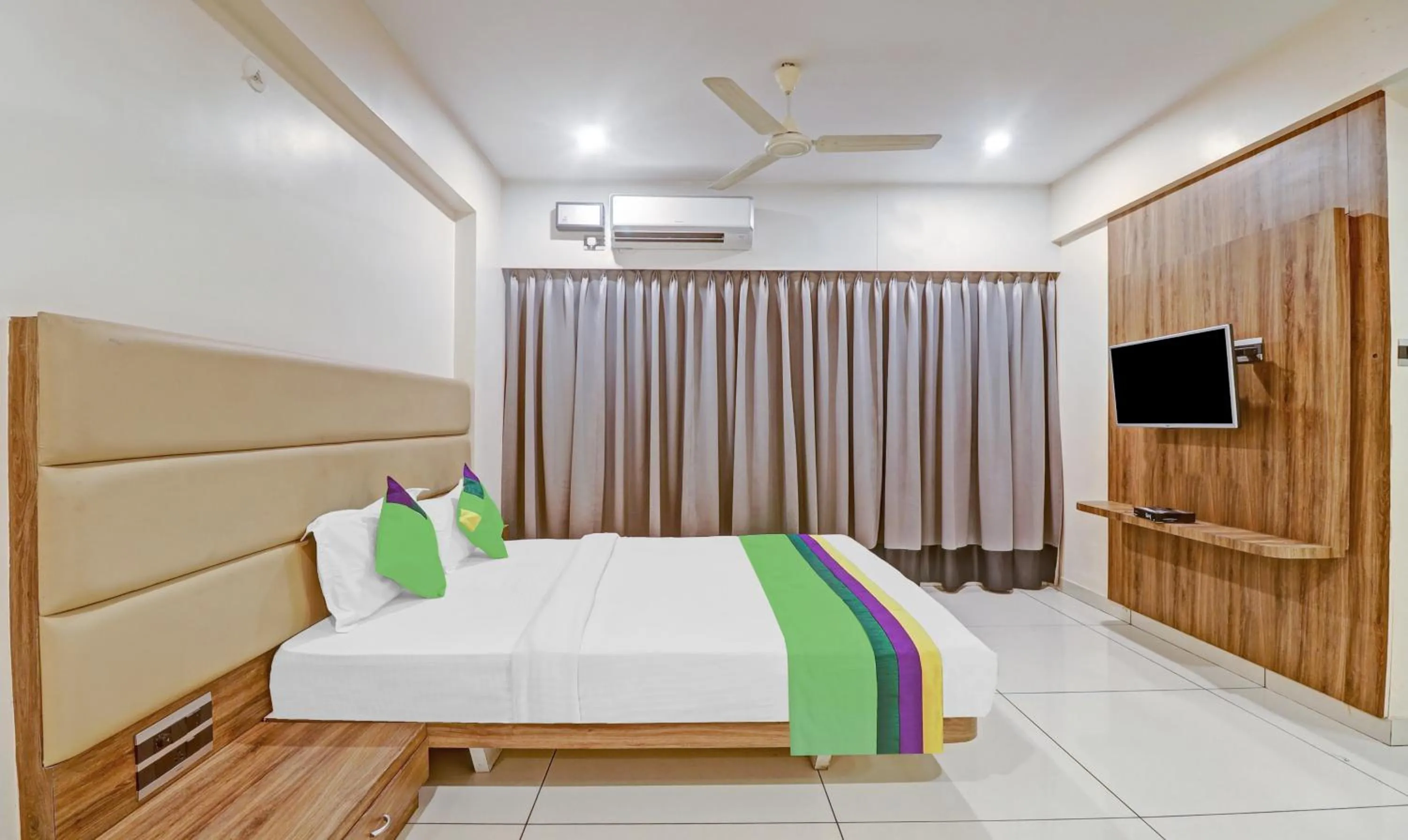 Bed in Treebo Silver Key, Marathahalli