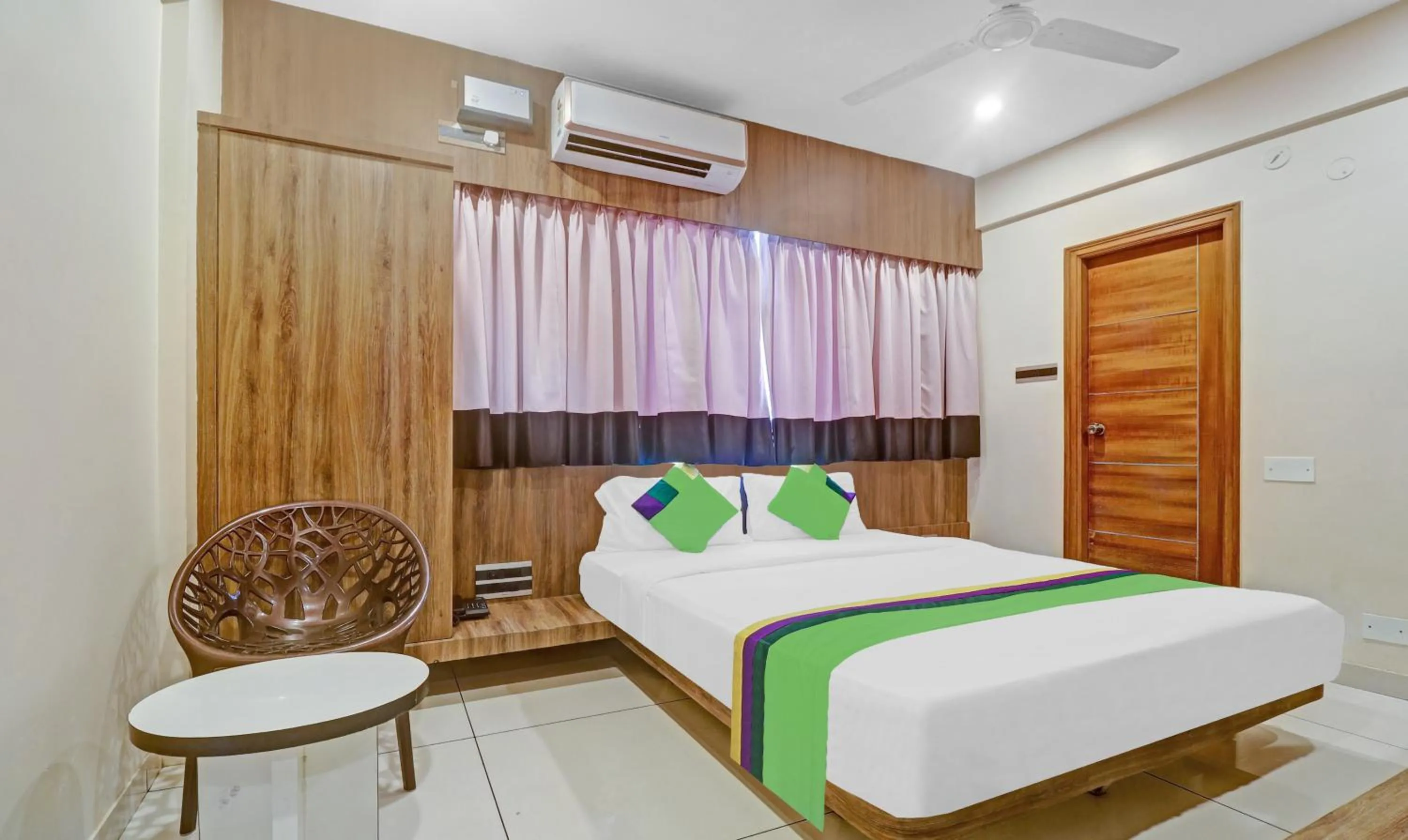 Bed in Treebo Silver Key, Marathahalli