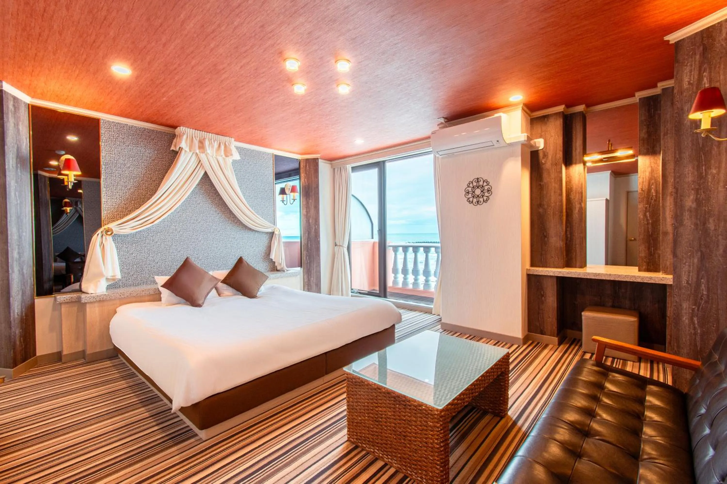 Living room, Bed in Hotel Luna Coast (Adult Only)