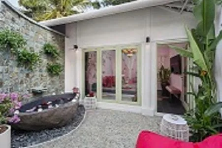 PinkCoco Uluwatu - Constant Surprises & for Cool Adults Only