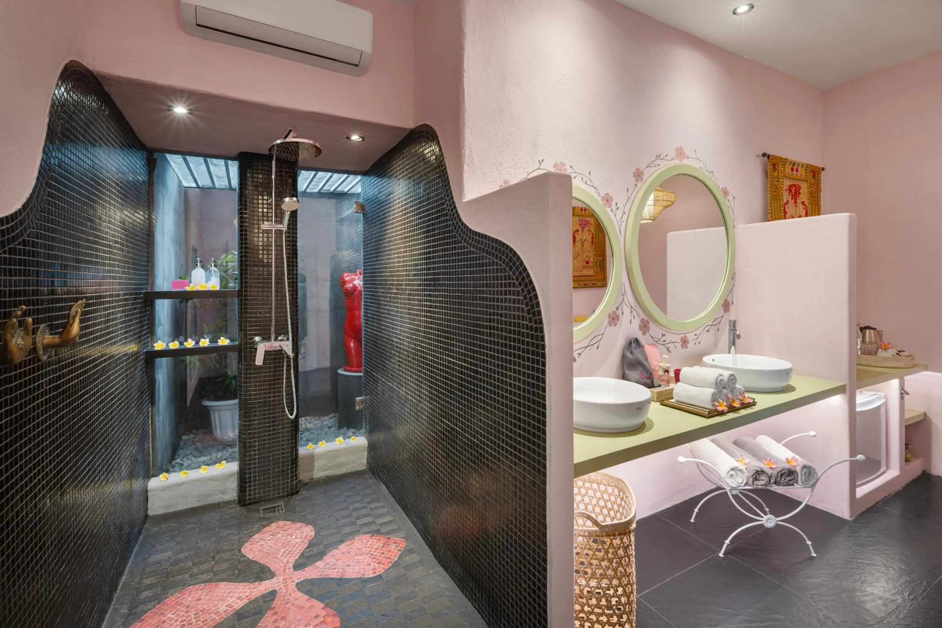 PinkCoco Uluwatu - Constant Surprises & for Cool Adults Only