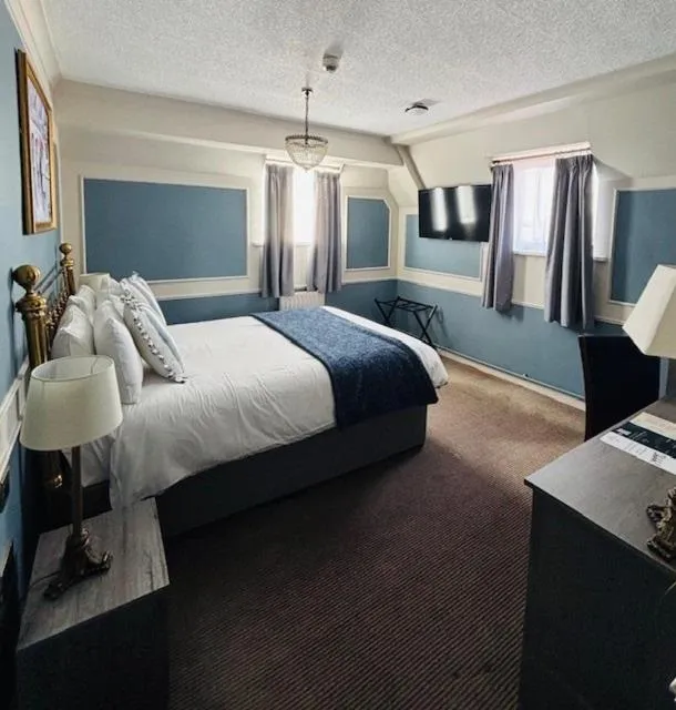 Bed in The Coleshill by Greene King Inns