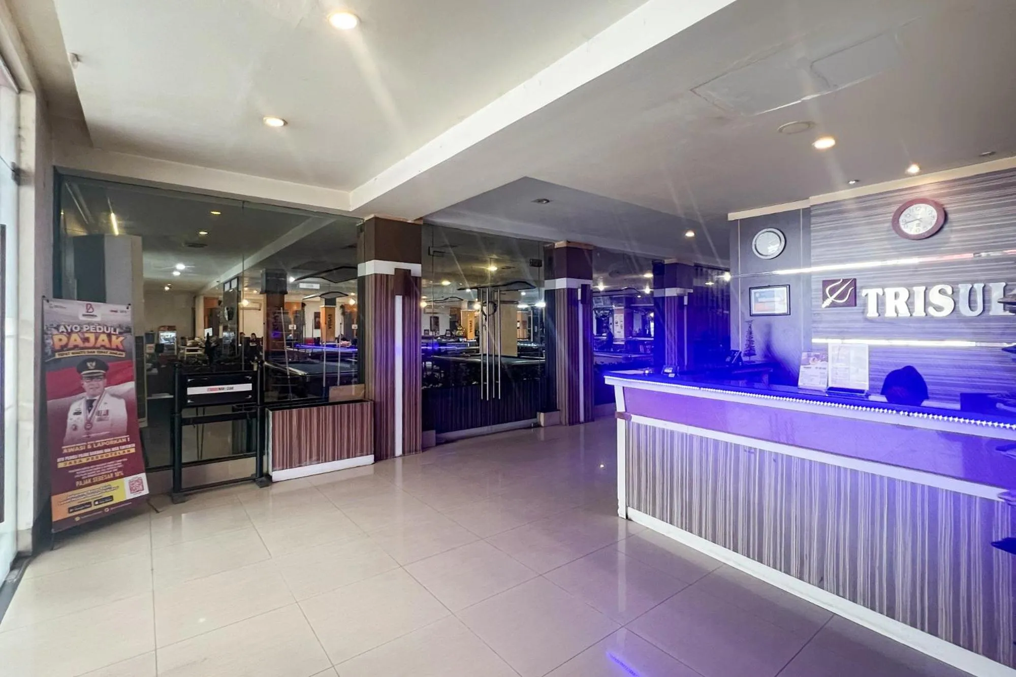 Lobby or reception in Urbanview Trisula Hotel Makassar