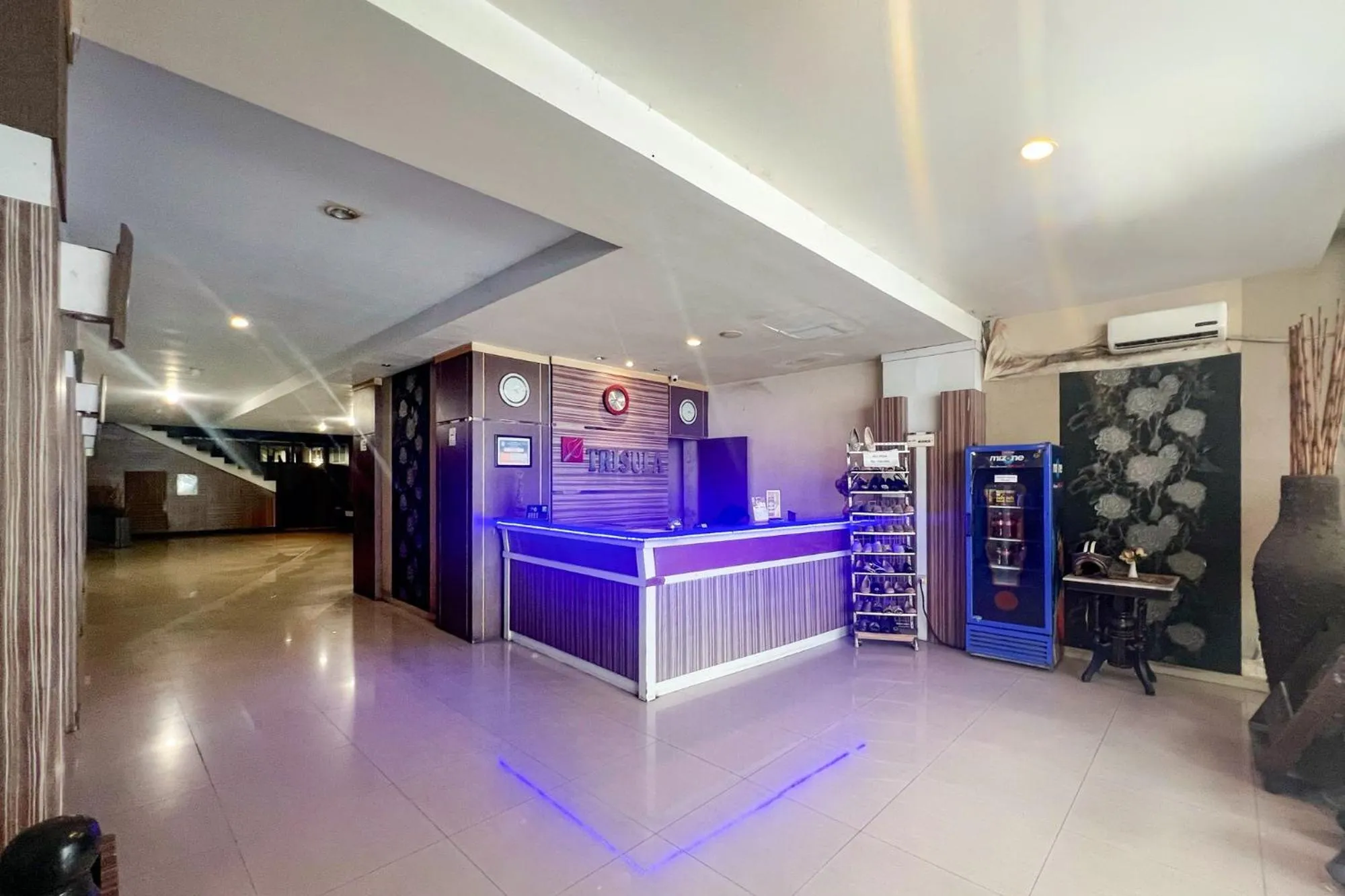 Lobby or reception in Urbanview Trisula Hotel Makassar