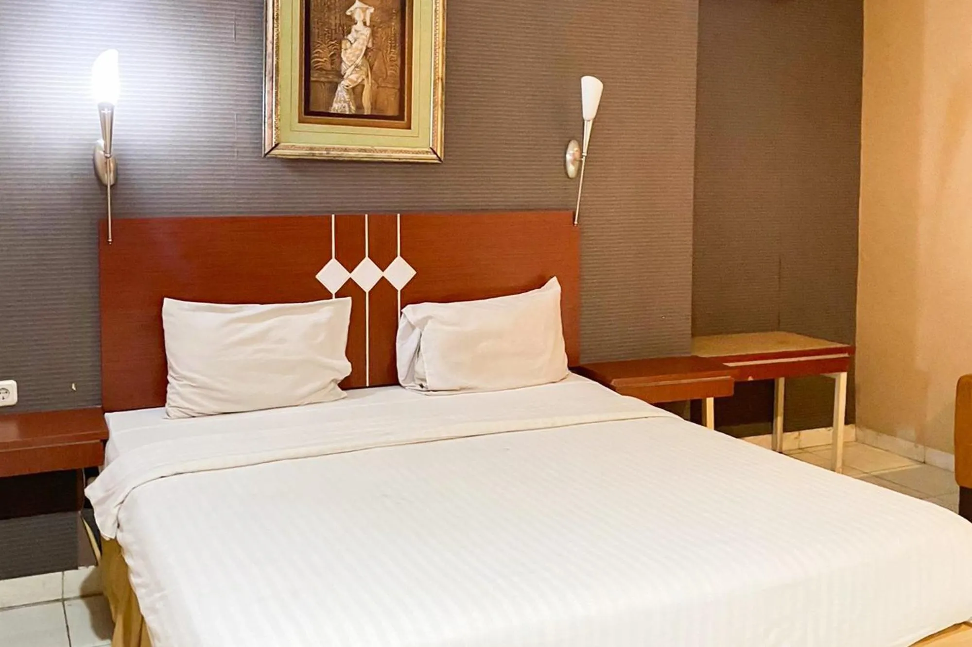 Bedroom, Bed in Urbanview Trisula Hotel Makassar