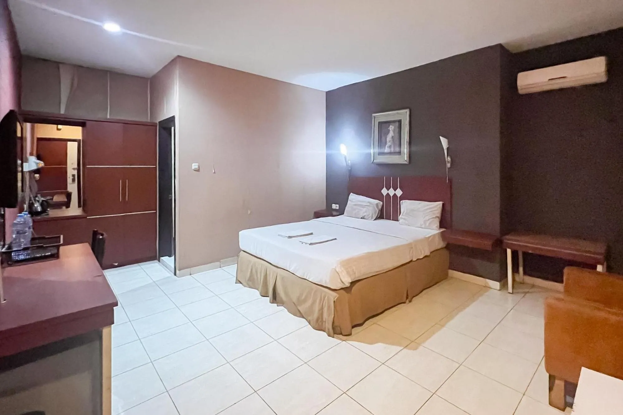 Bedroom, Bed in Urbanview Trisula Hotel Makassar