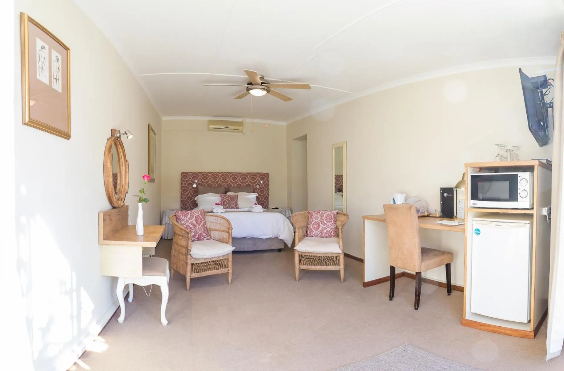Photo of the whole room, Bed in Damas Guest Farm