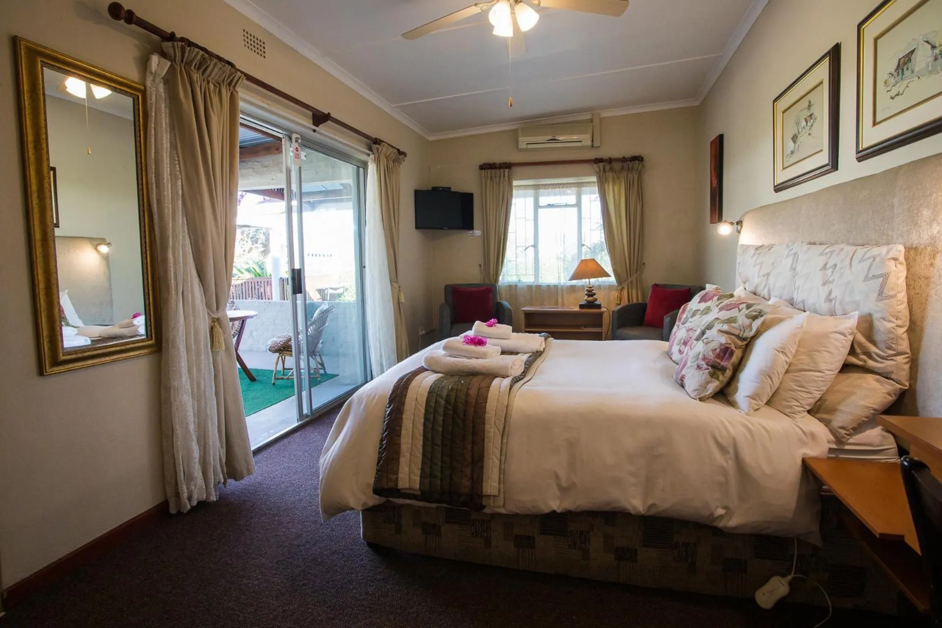 Photo of the whole room, Bed in Damas Guest Farm