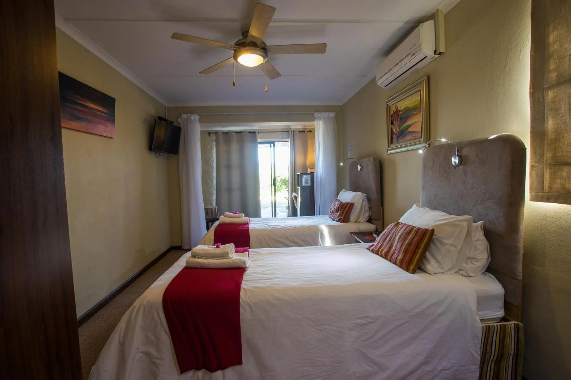 Photo of the whole room, Bed in Damas Guest Farm
