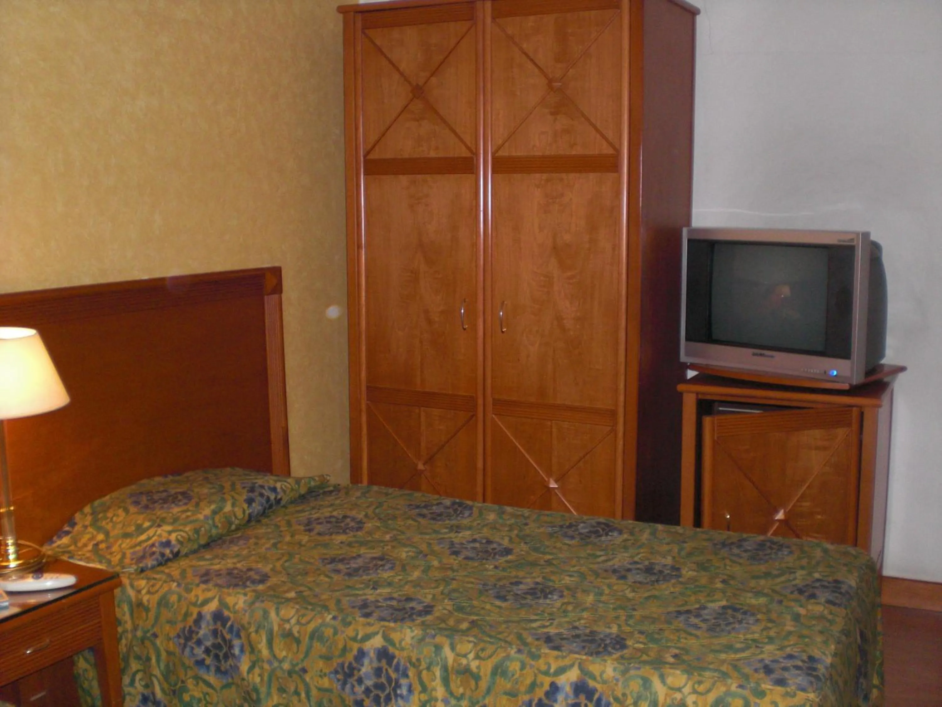 Bed in Philippe Luxor Hotel