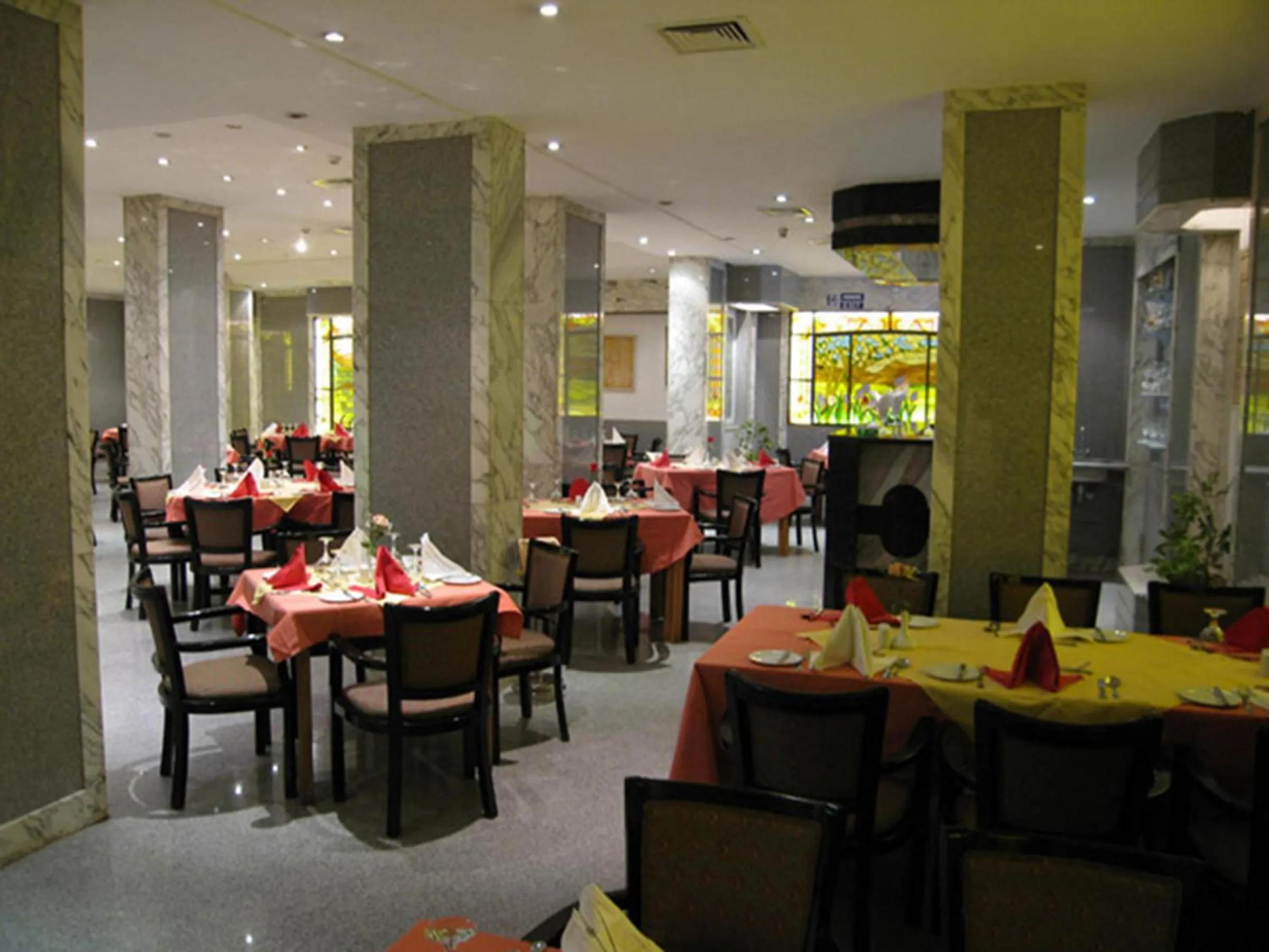 Restaurant/places to eat in Philippe Luxor Hotel