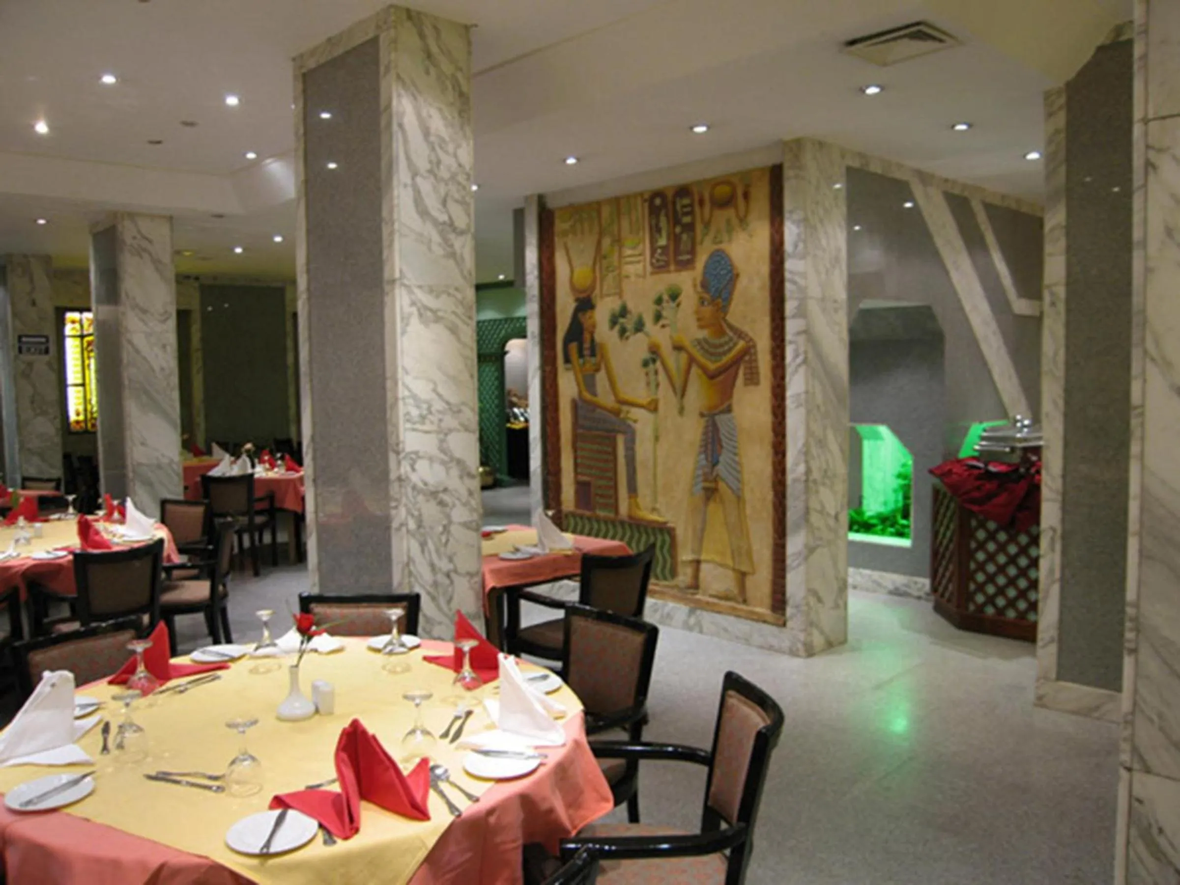 Restaurant/places to eat in Philippe Luxor Hotel