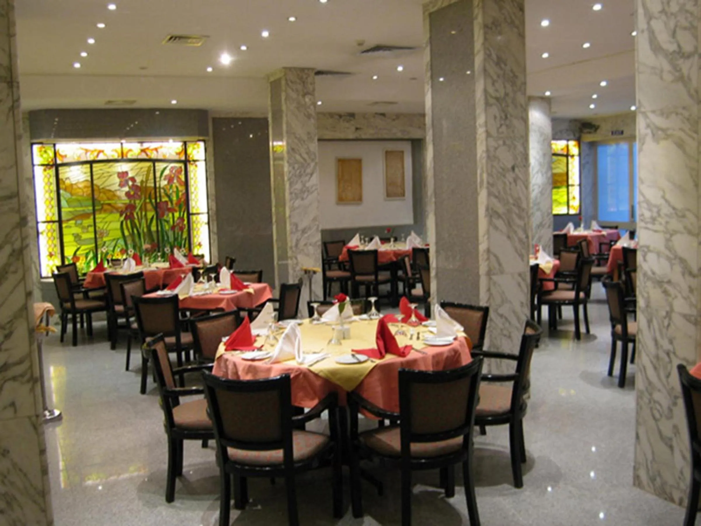 Restaurant/places to eat in Philippe Luxor Hotel