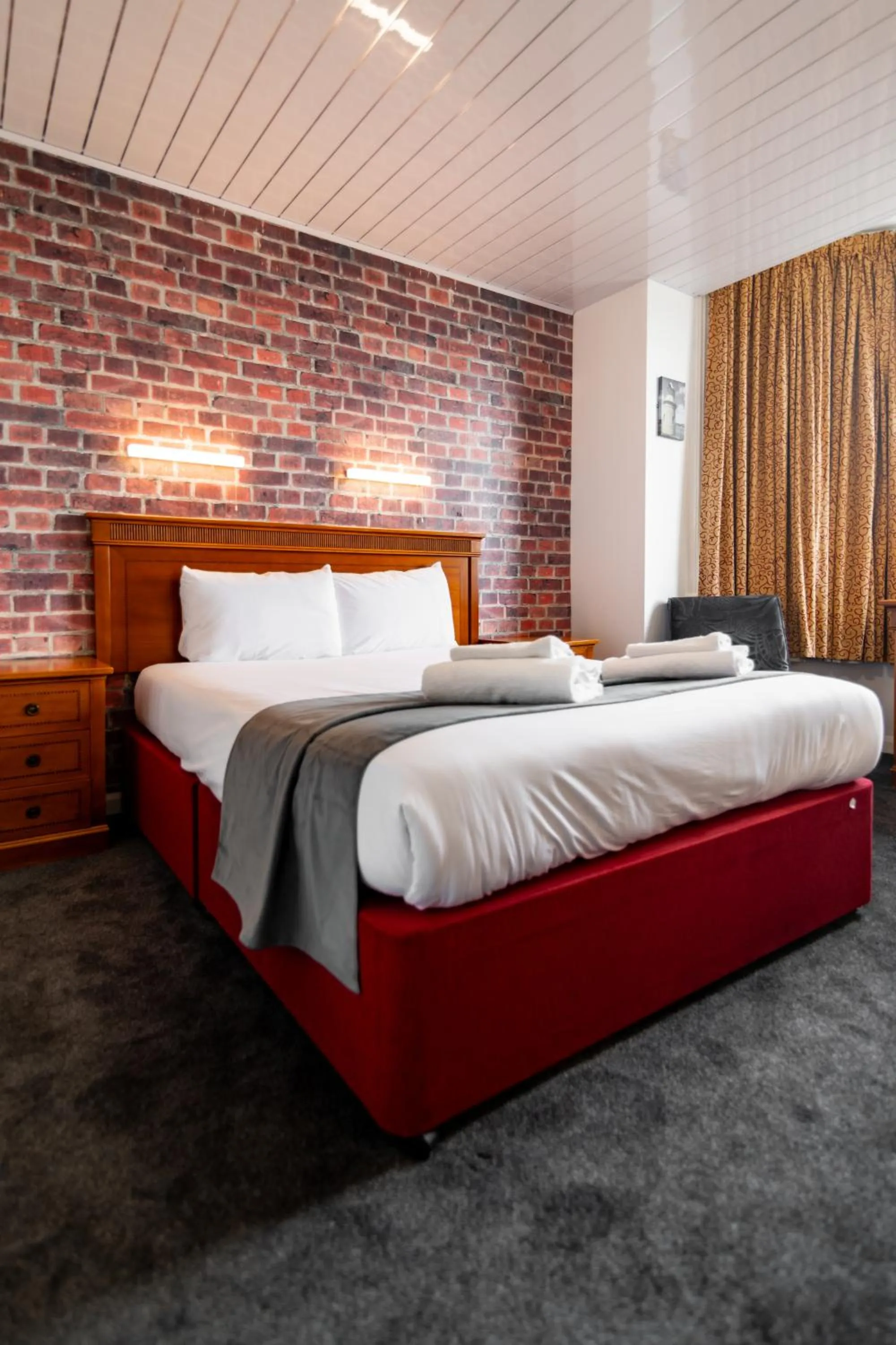 Bed in The Southcliff Hotel