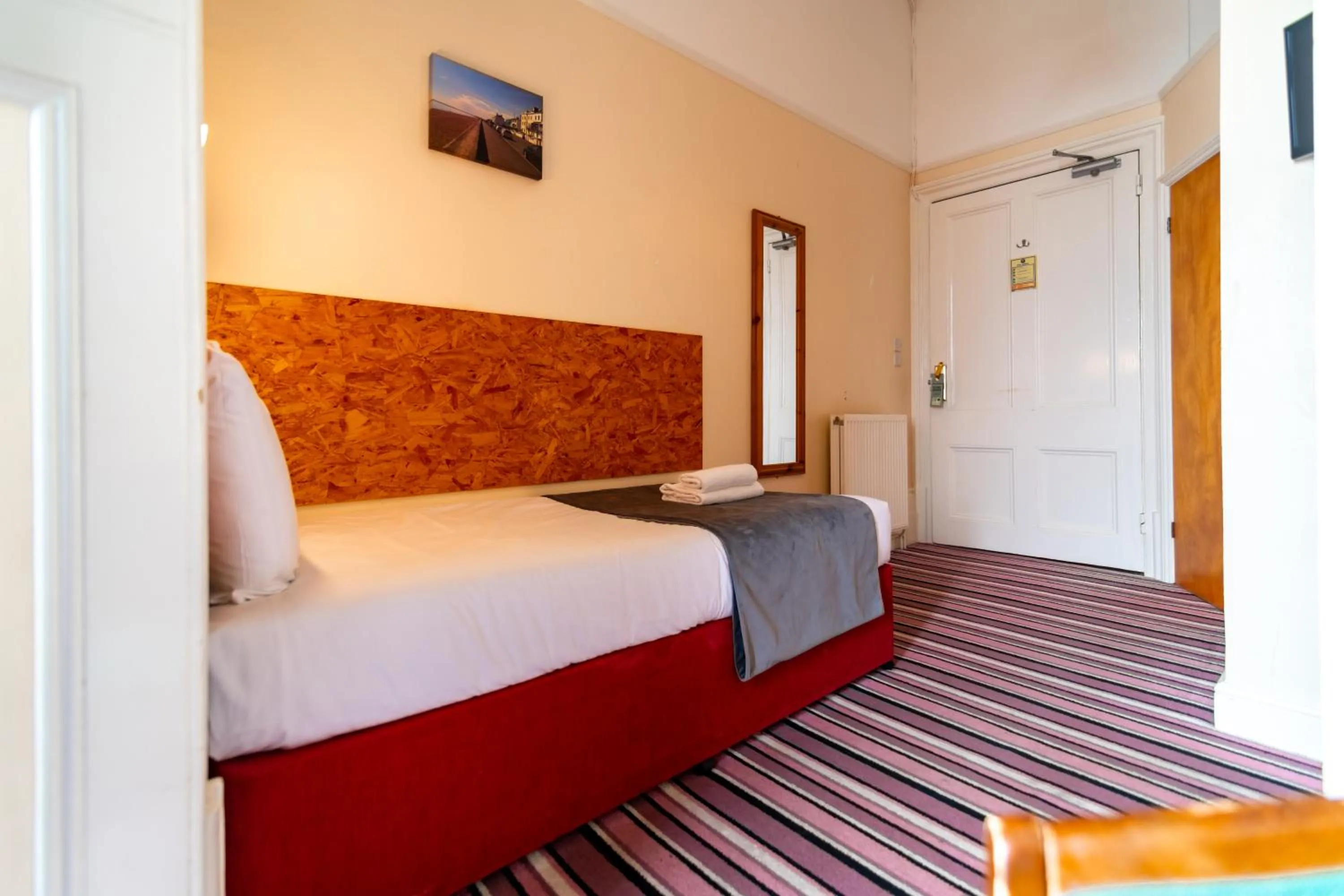 Bedroom, Bed in The Southcliff Hotel