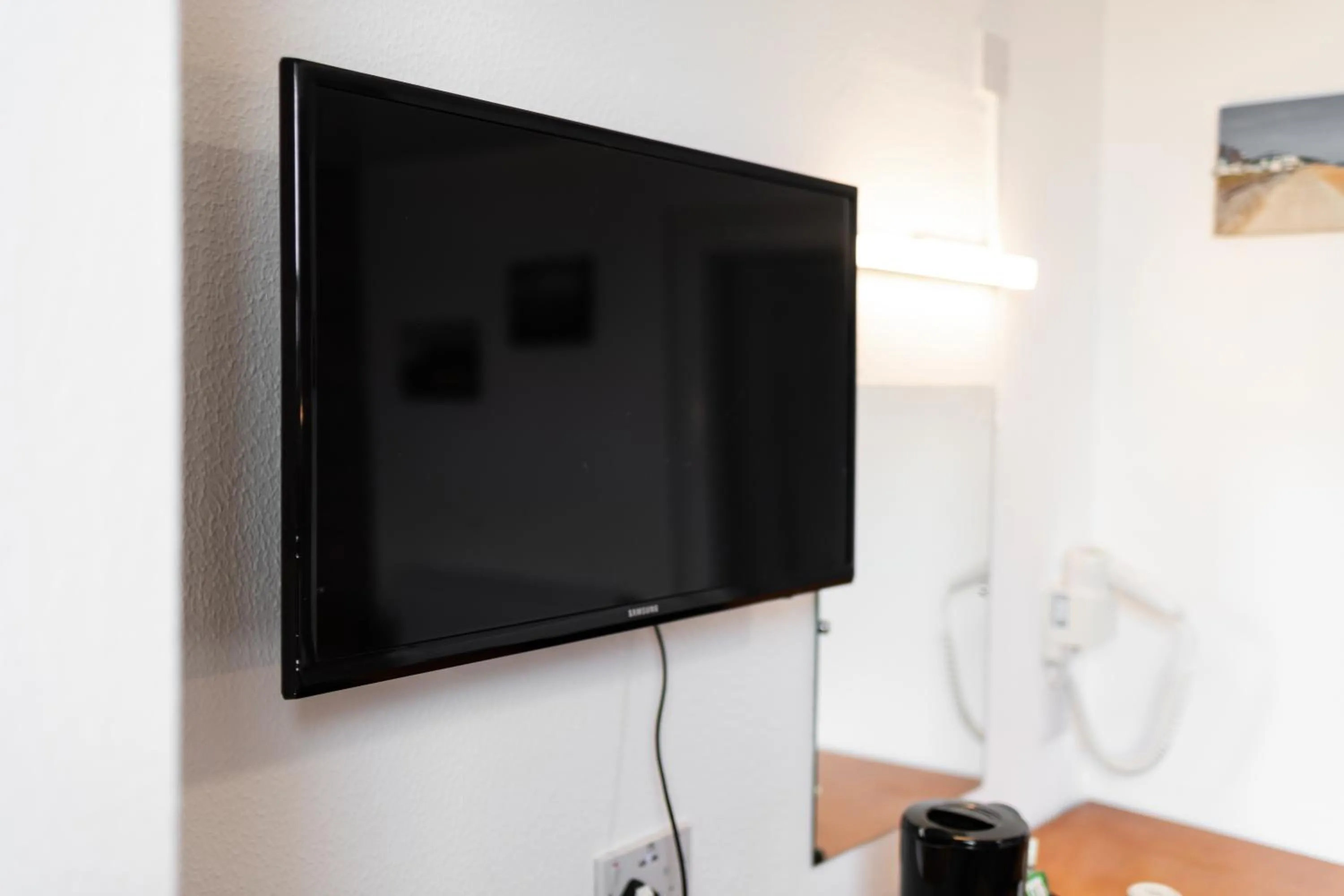 TV and multimedia in The Southcliff Hotel