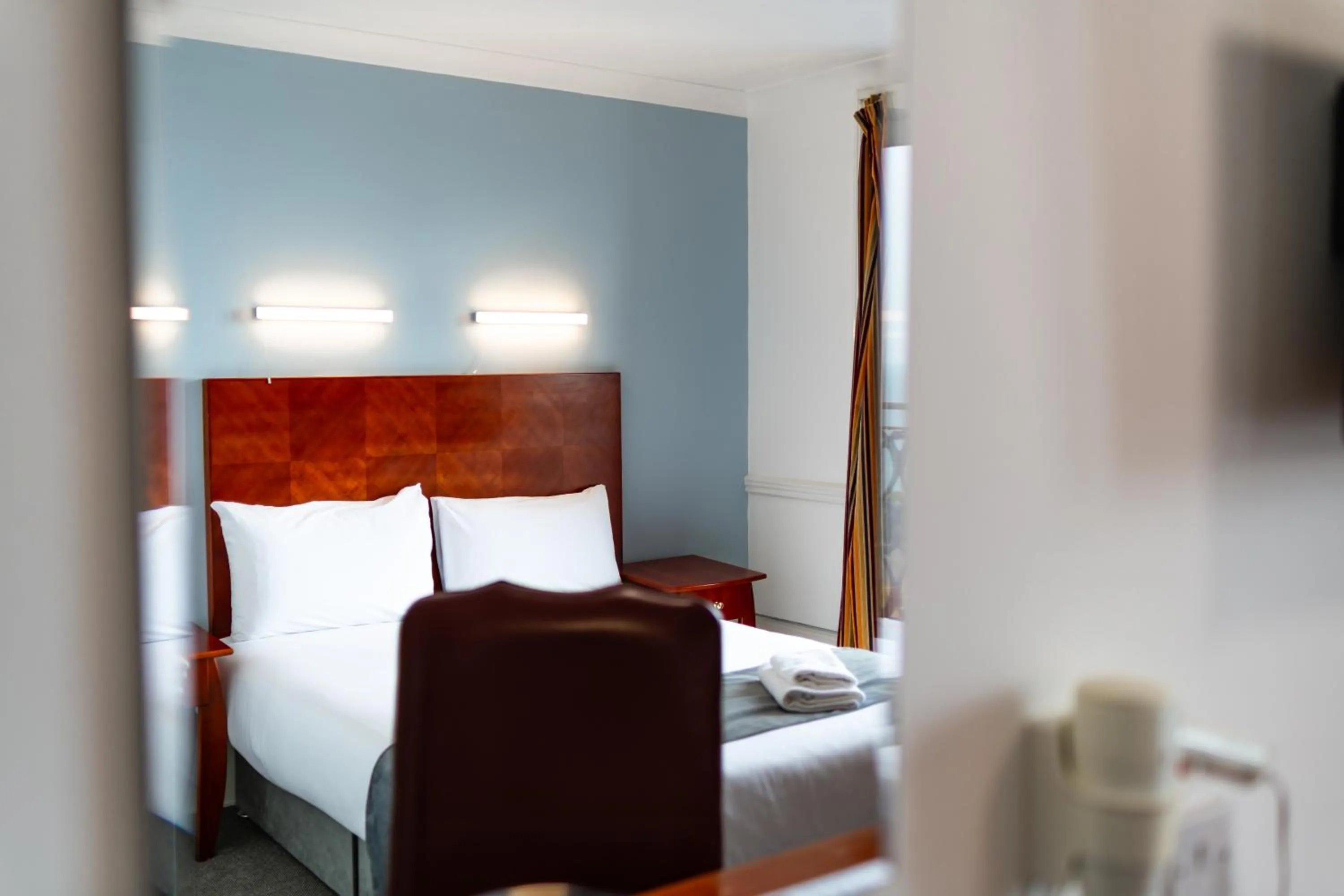 Bedroom, Bed in The Southcliff Hotel