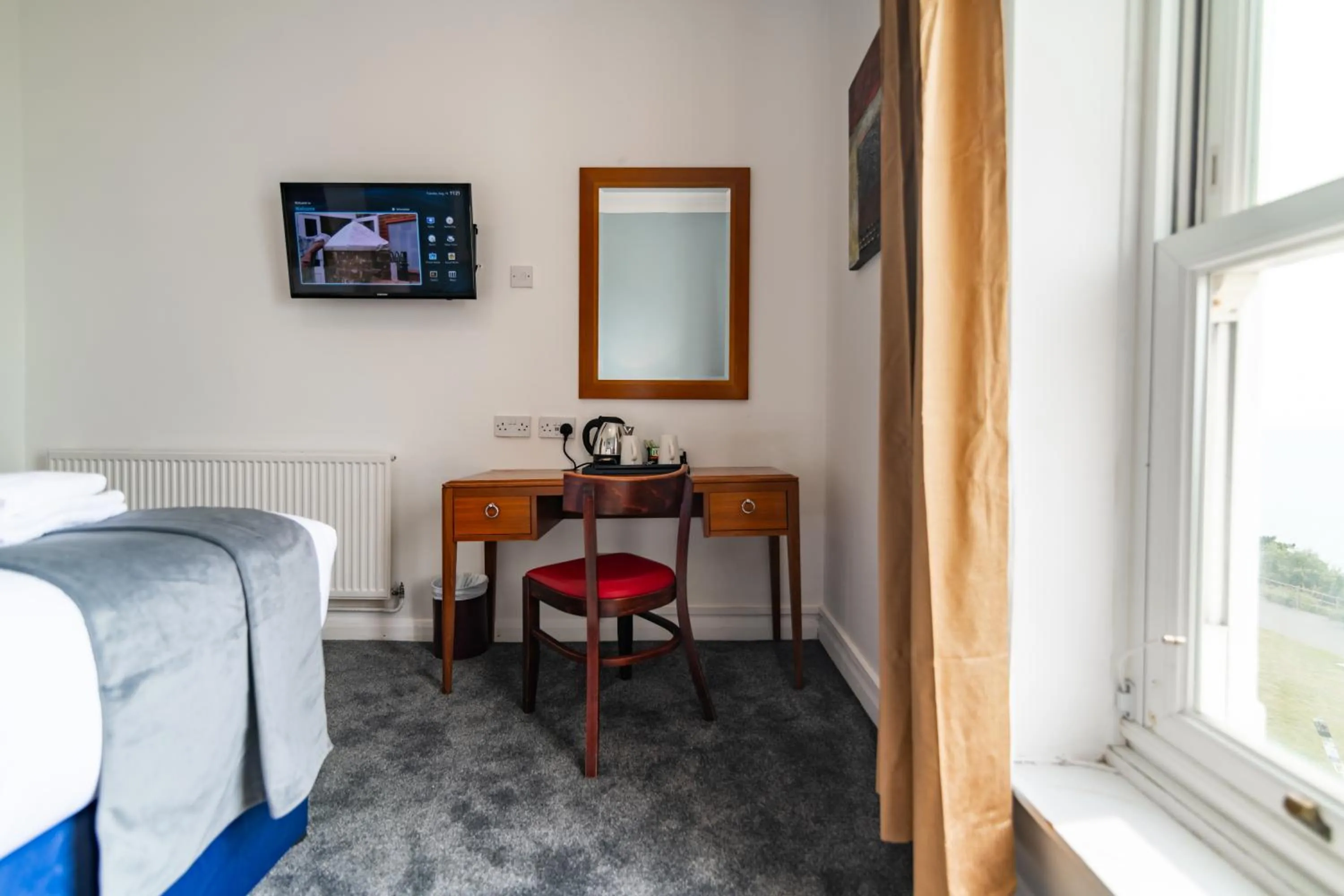 TV and multimedia, Bed in The Southcliff Hotel