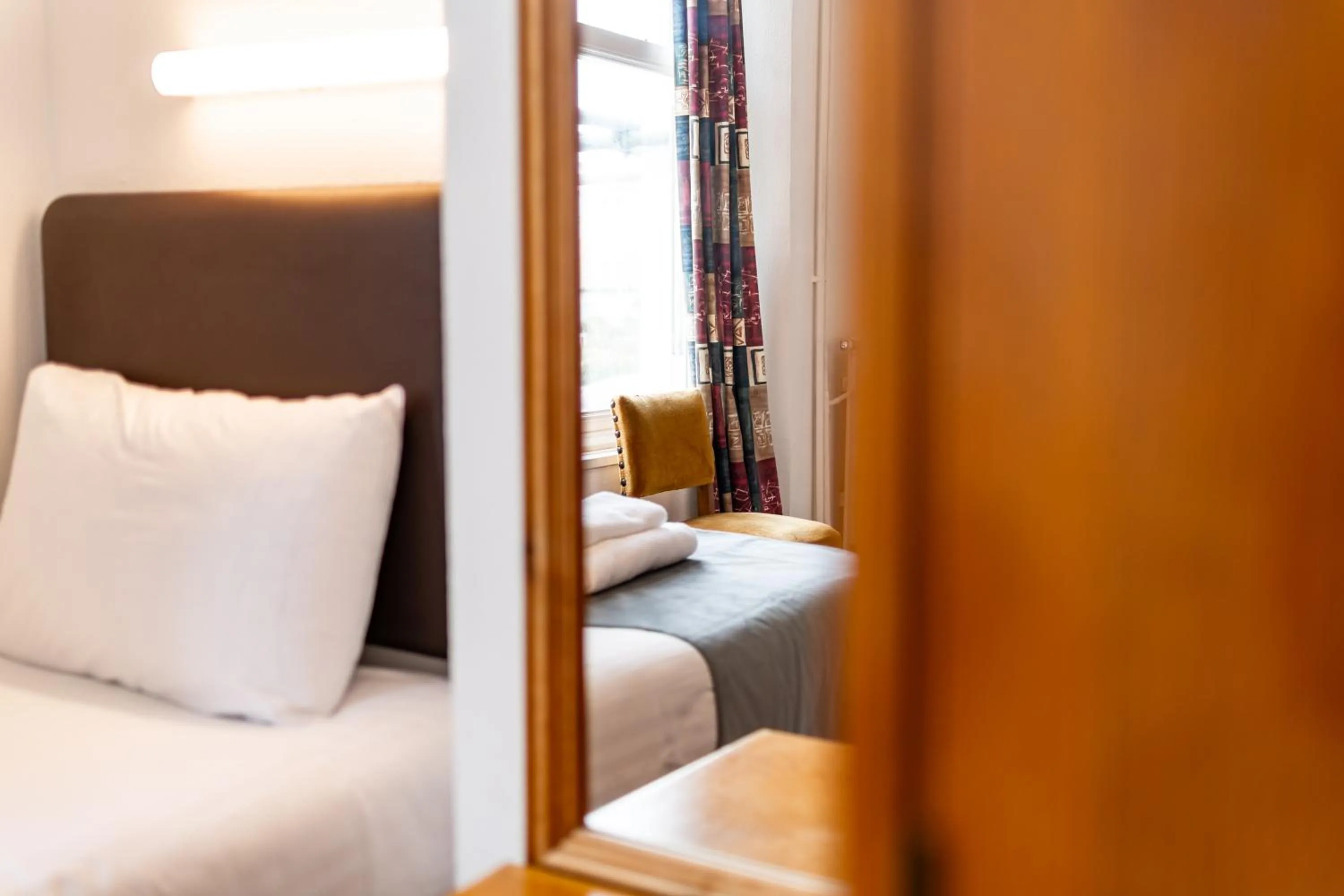 Bedroom, Bed in The Southcliff Hotel