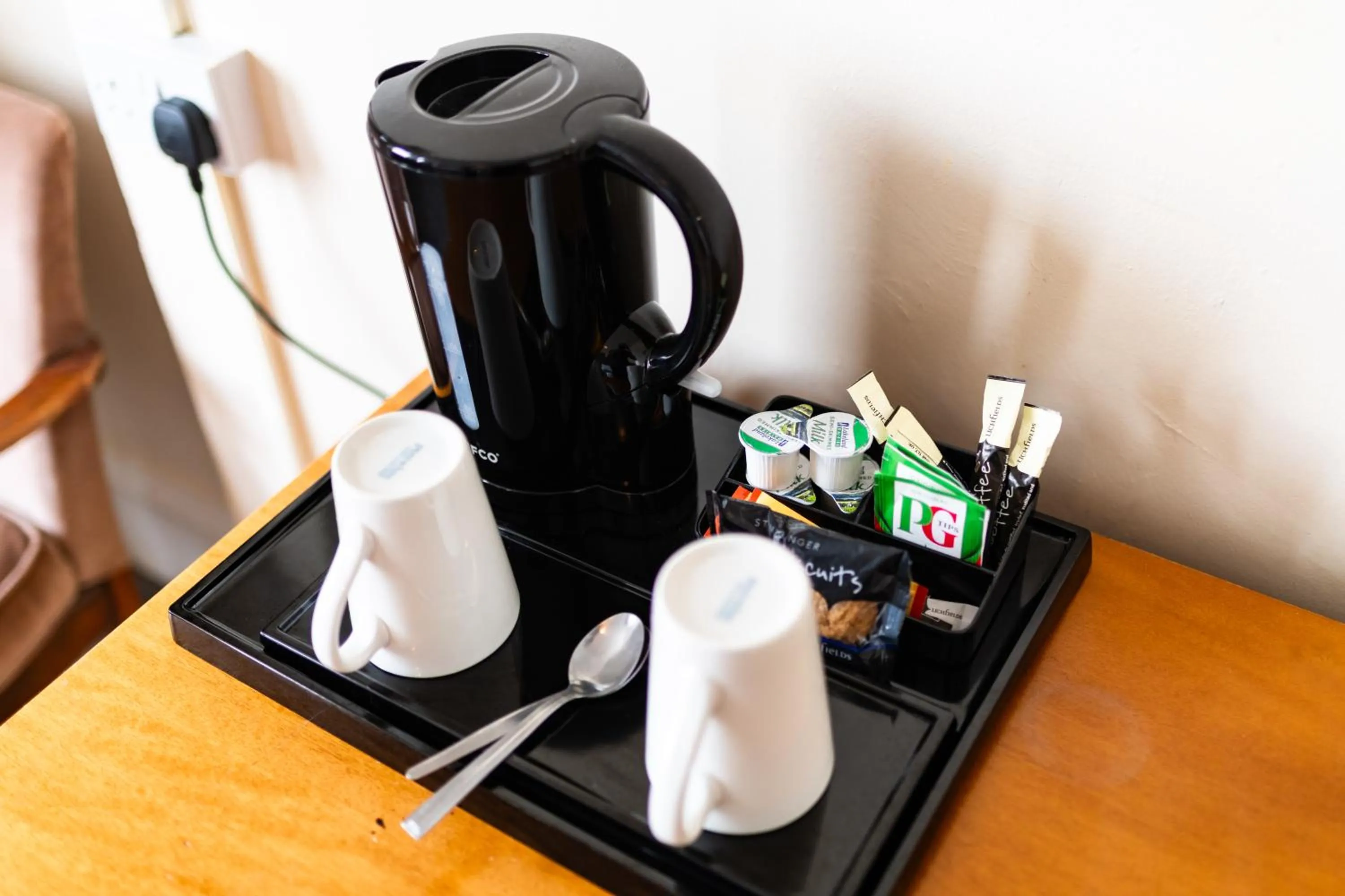 Coffee/tea facilities in The Southcliff Hotel
