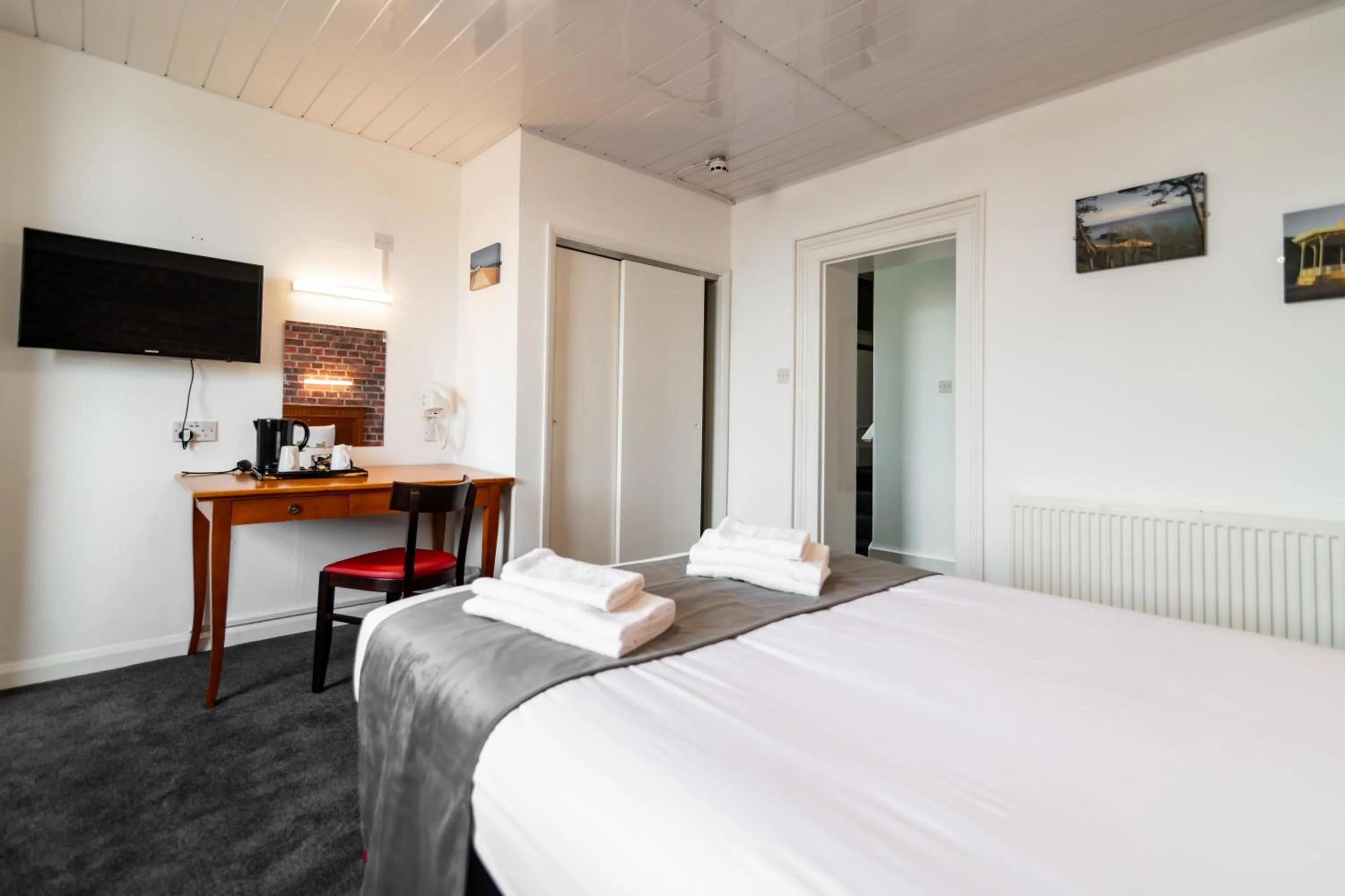 TV and multimedia, Bed in The Southcliff Hotel