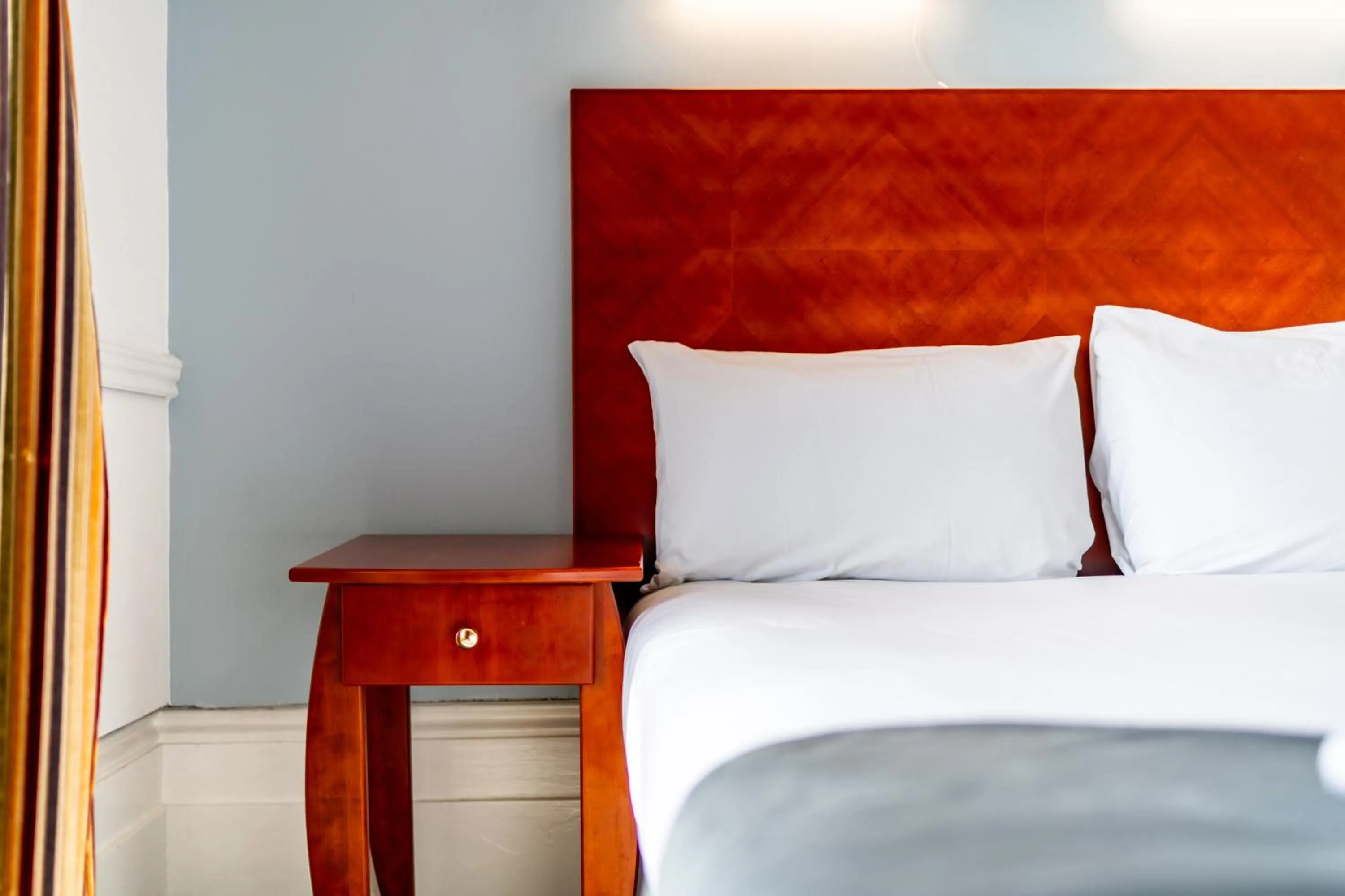 Bed in The Southcliff Hotel