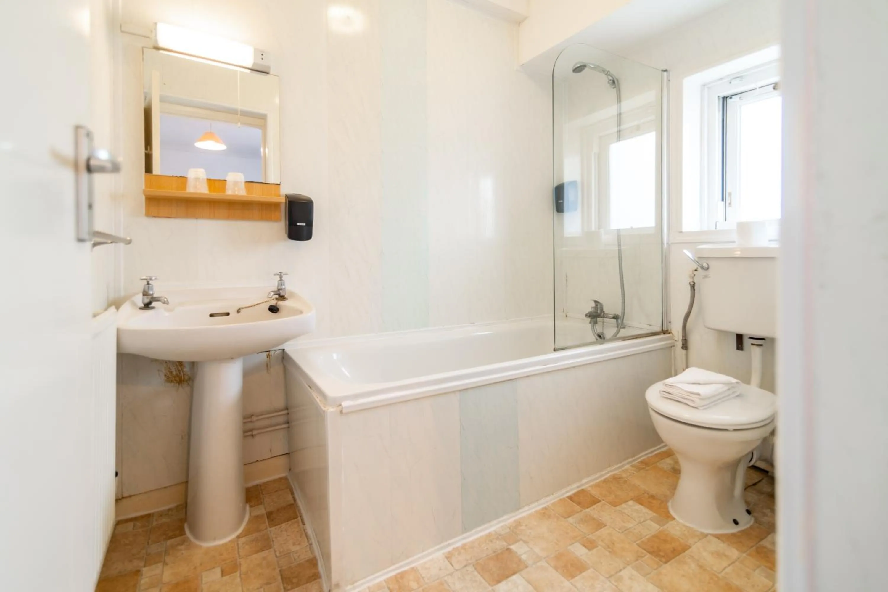 Toilet in The Southcliff Hotel