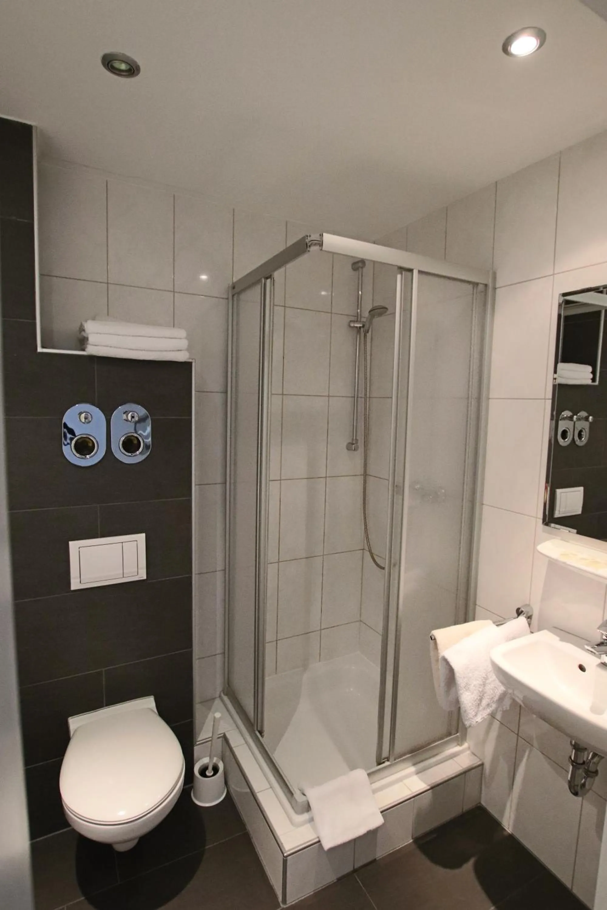 Shower in Centro Hotel Oberhausen