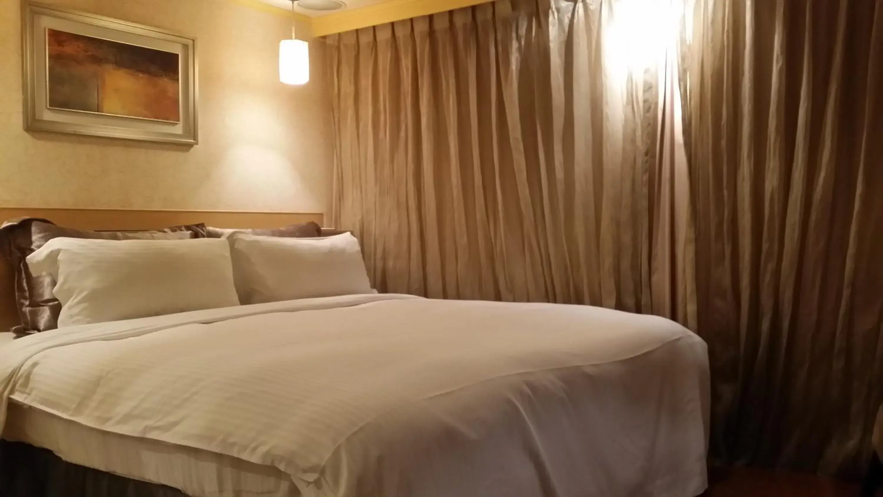 Bed in The Moon Hotel Bed in The Moon Hotel