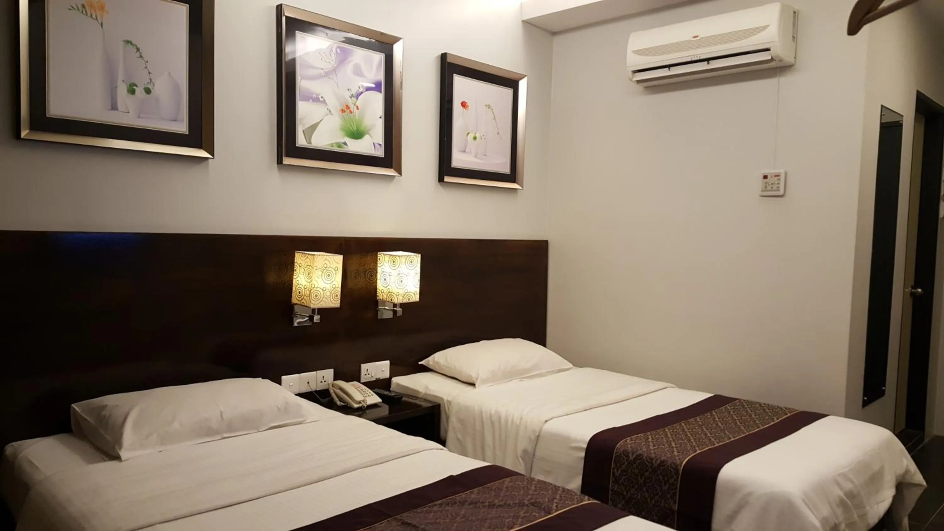 Bed in Super 8 Hotel @ Georgetown