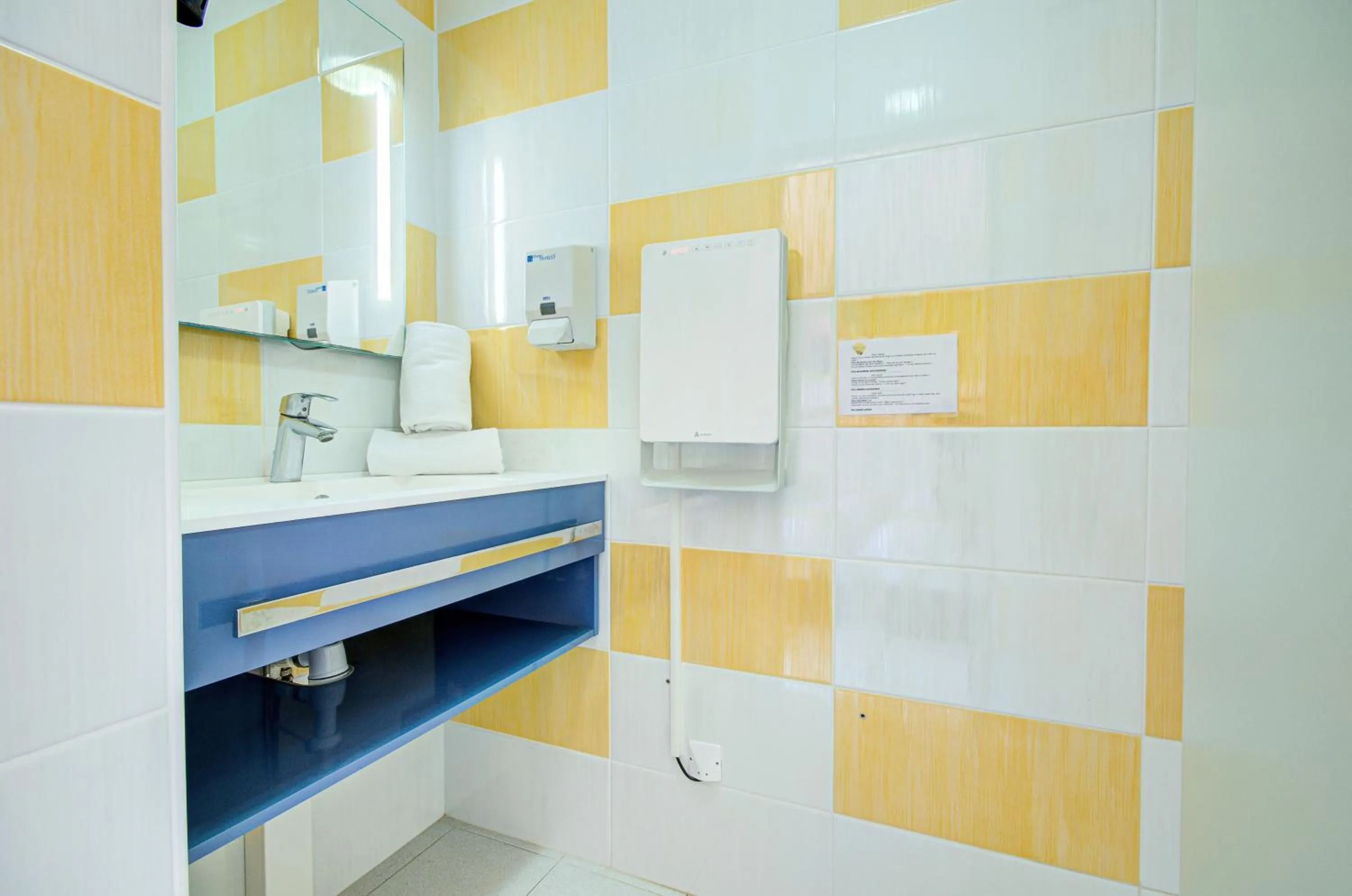 Bathroom in Hôtel Saint Louis