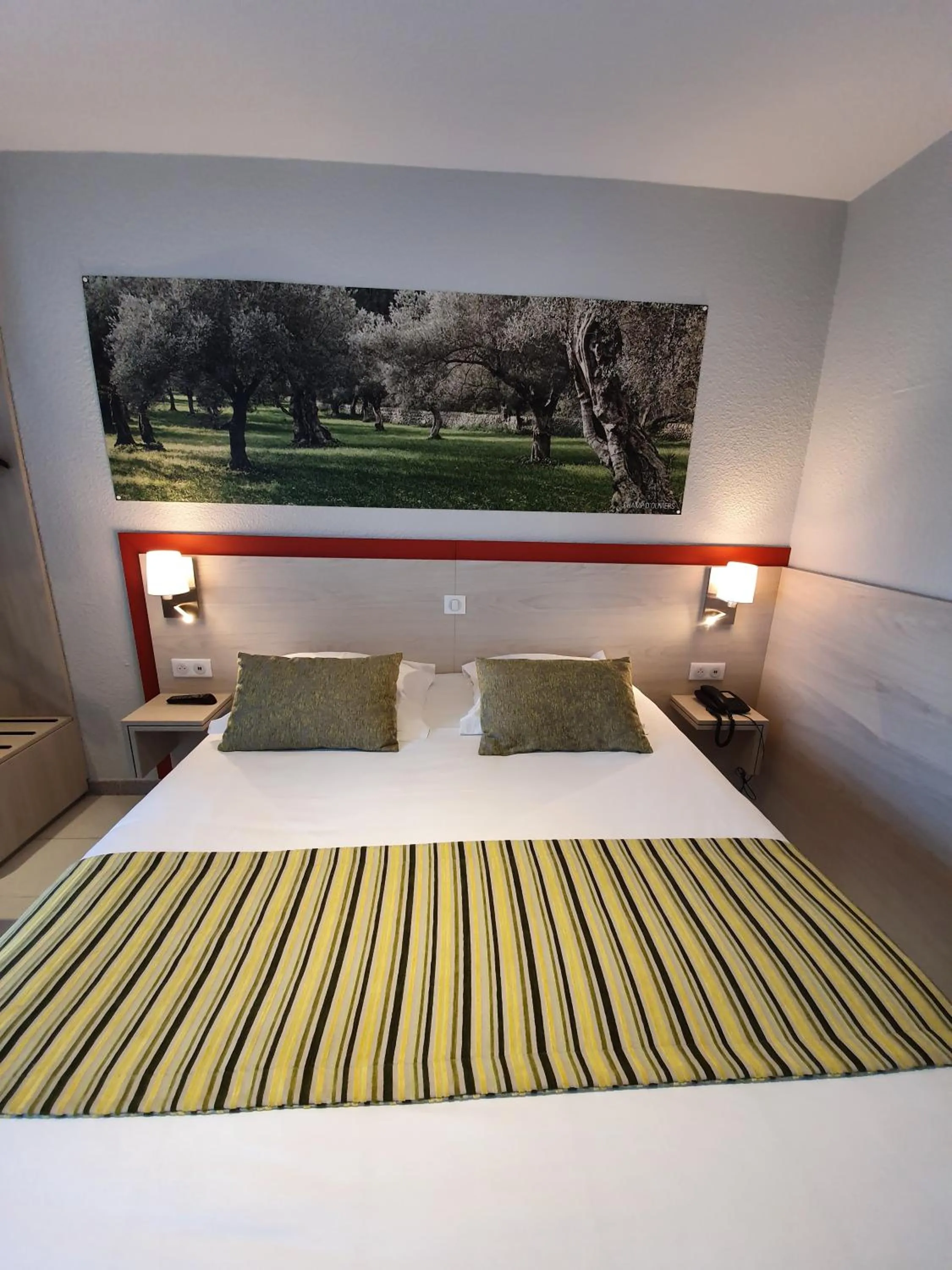 Bedroom, Bed in Hôtel Saint Louis